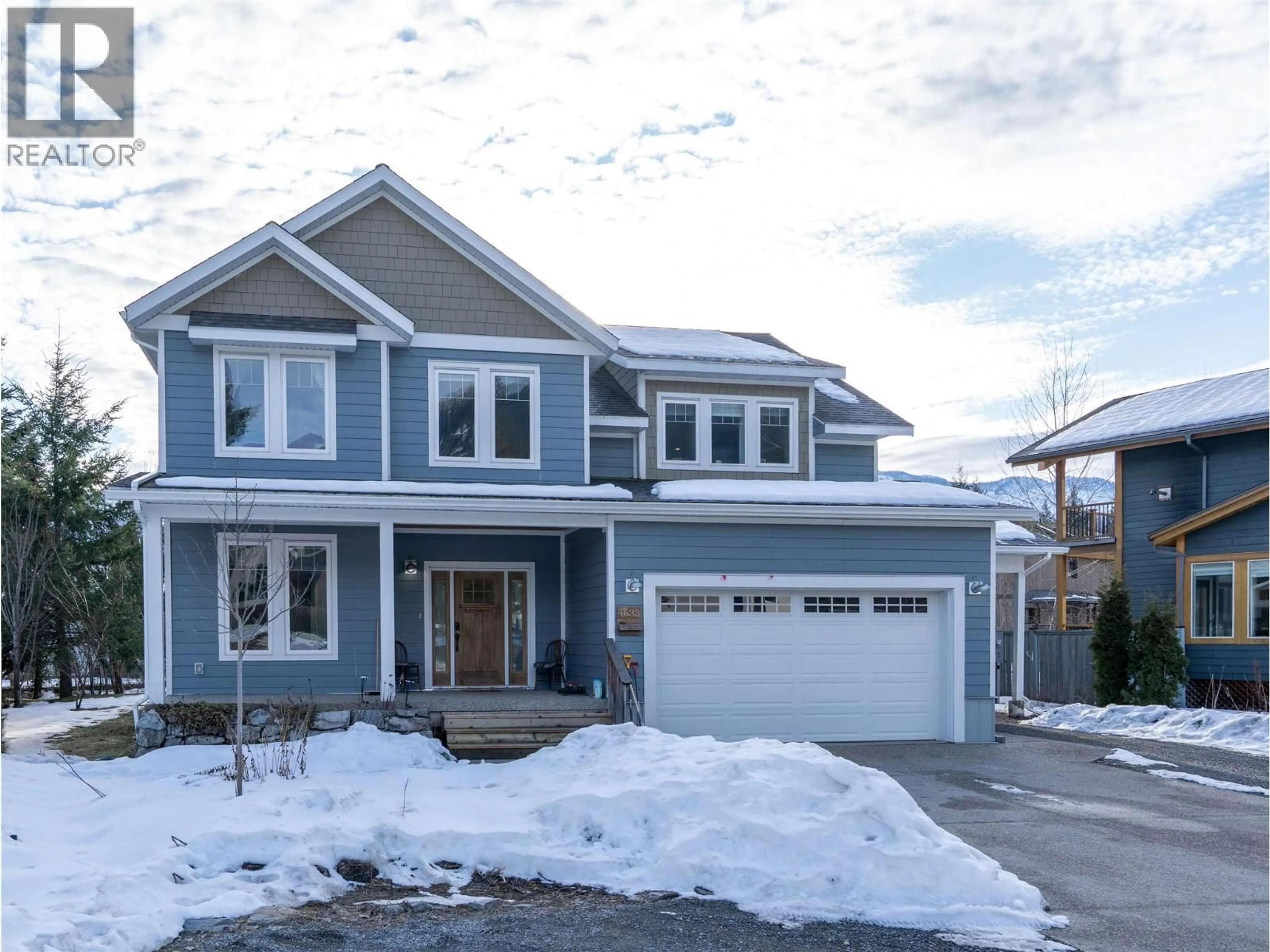Home with vinyl exterior material, street for 1633 MASON ROAD, Revelstoke British Columbia V0E2S0