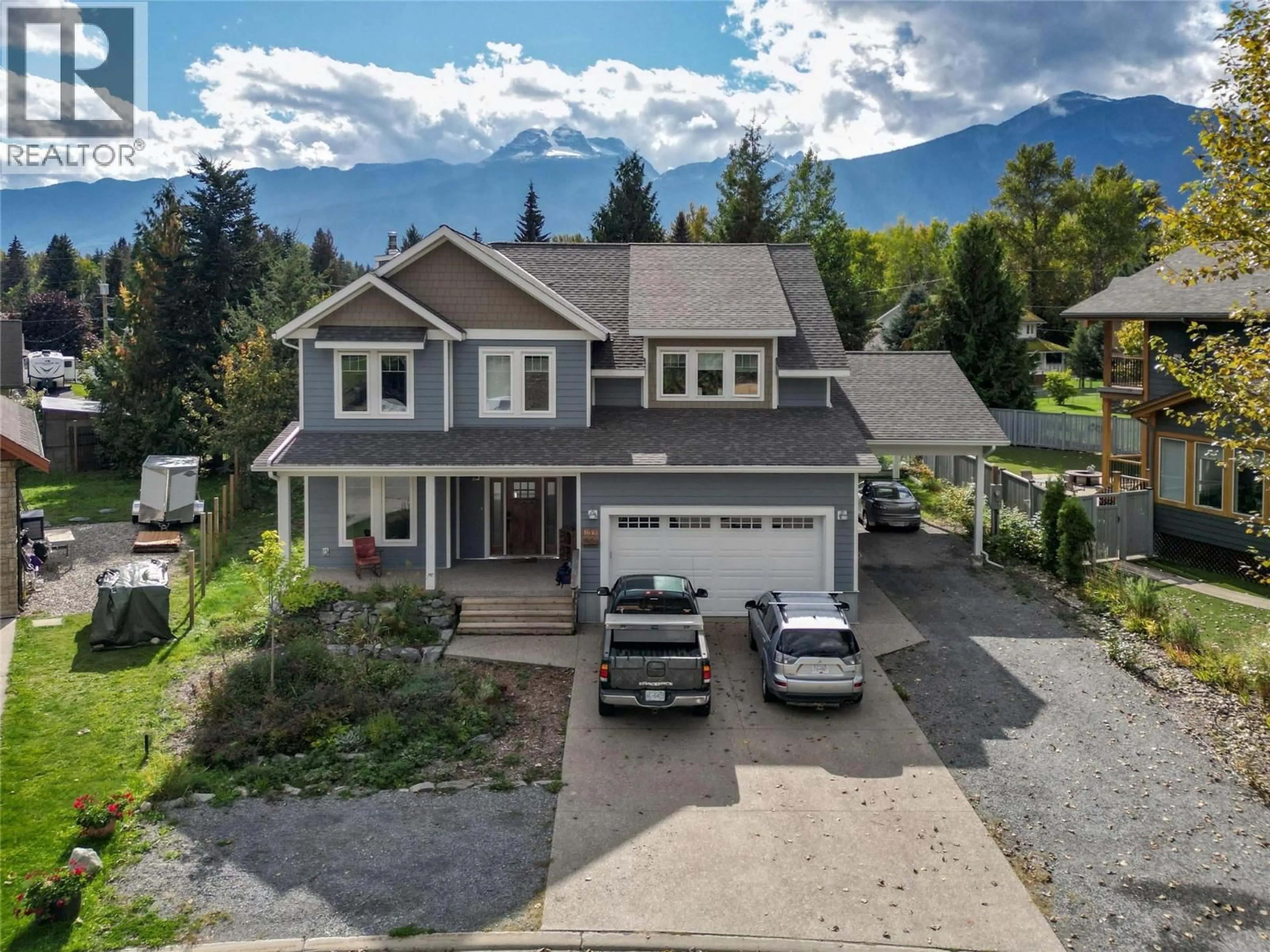 A pic from outside/outdoor area/front of a property/back of a property/a pic from drone, street for 1633 MASON ROAD, Revelstoke British Columbia V0E2S0