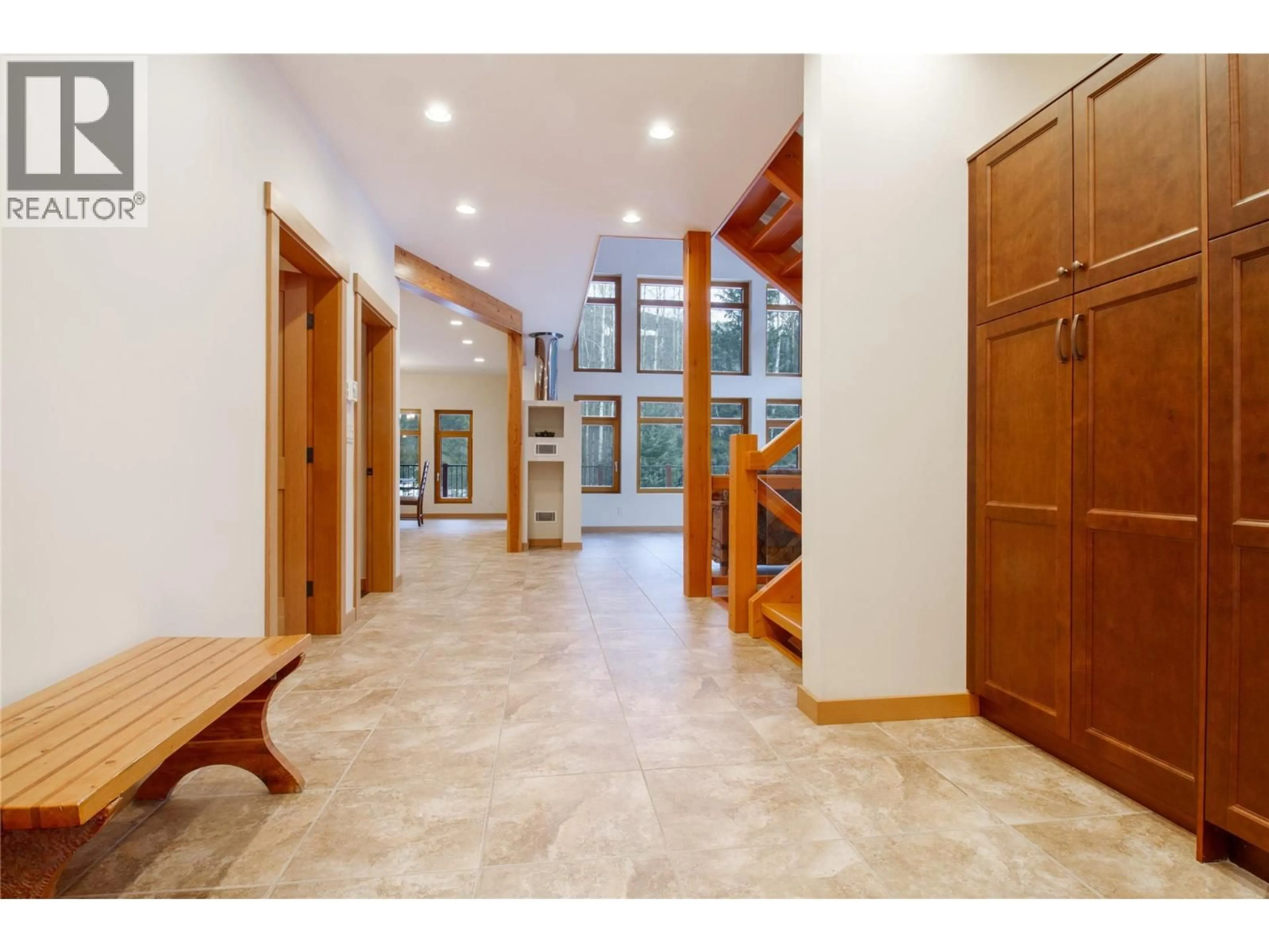 Indoor foyer for 3266 AIRPORT WAY, Revelstoke British Columbia V0E2S3