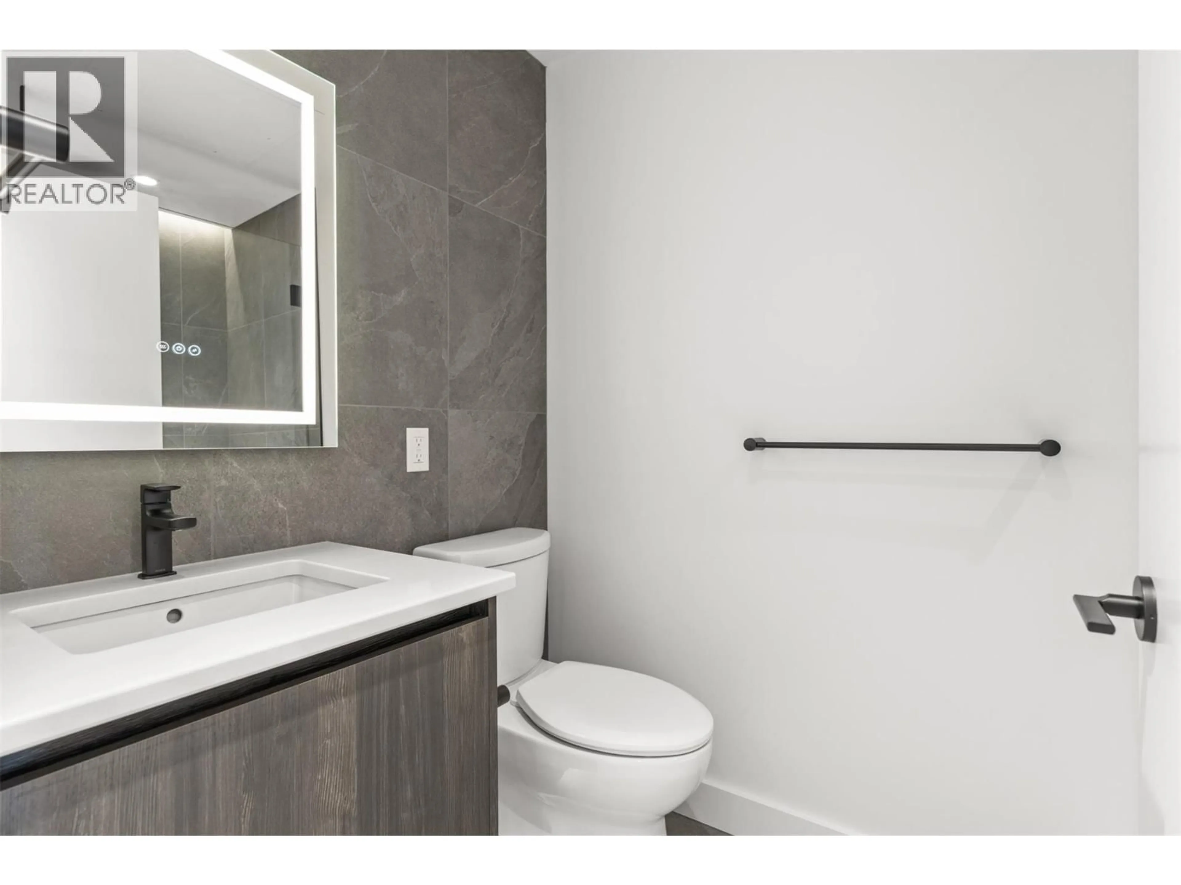Standard bathroom, ceramic/tile floor for 409 - 3051 ABBOTT STREET, Kelowna British Columbia V1Y1G9