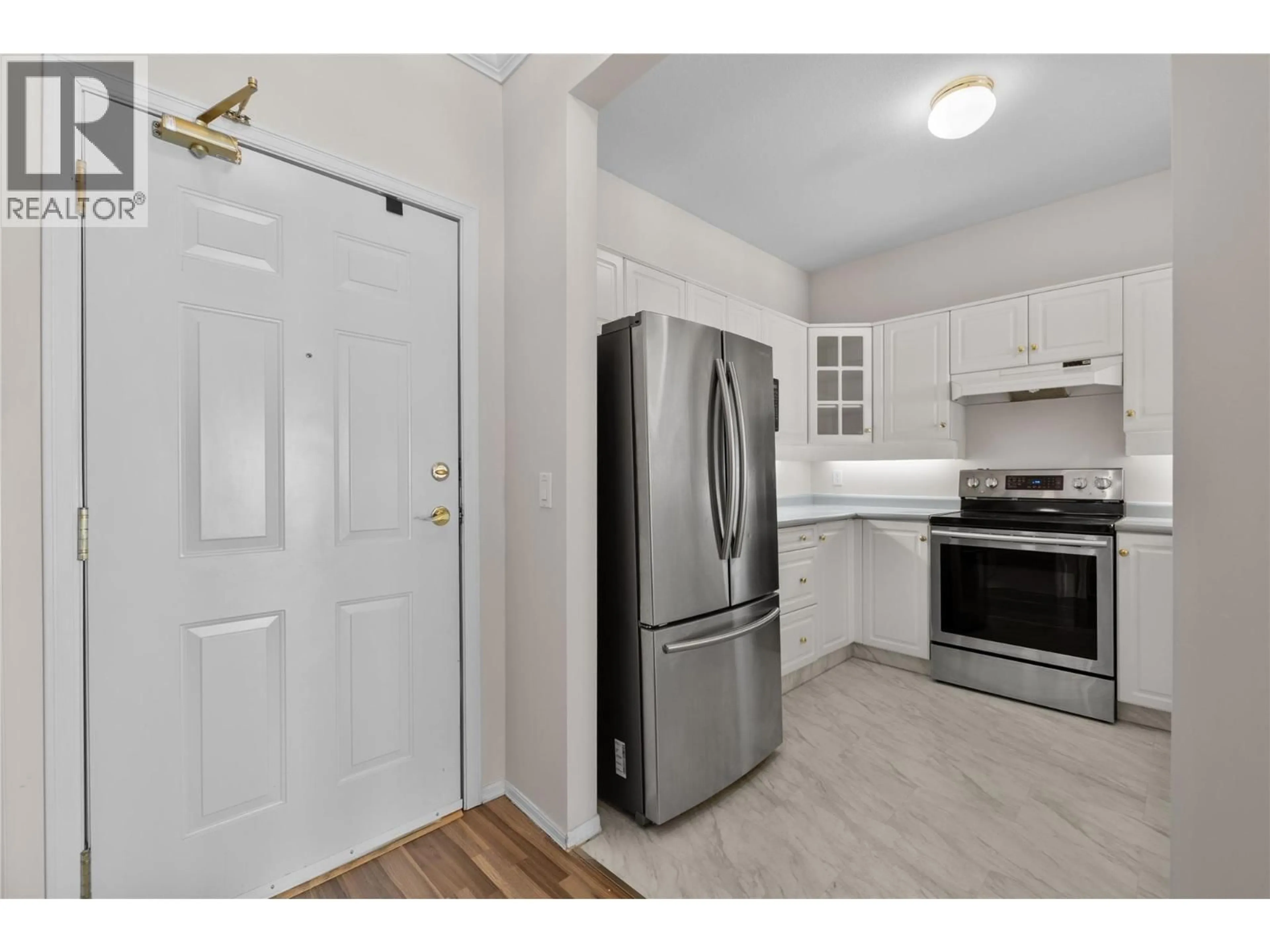 Standard kitchen, unknown for 127 - 877 KLO ROAD, Kelowna British Columbia V1Y9R1