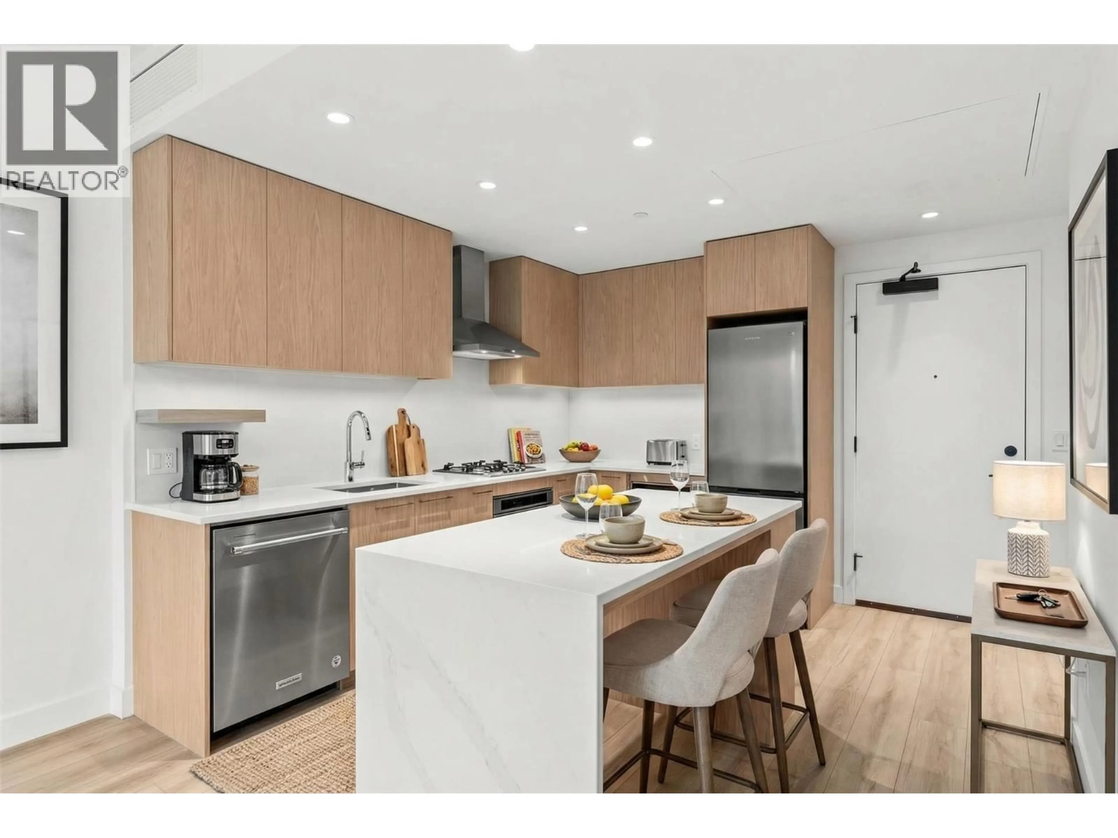 Open concept kitchen, wood/laminate floor for 308 - 3051 ABBOTT STREET, Kelowna British Columbia V1Y1G9