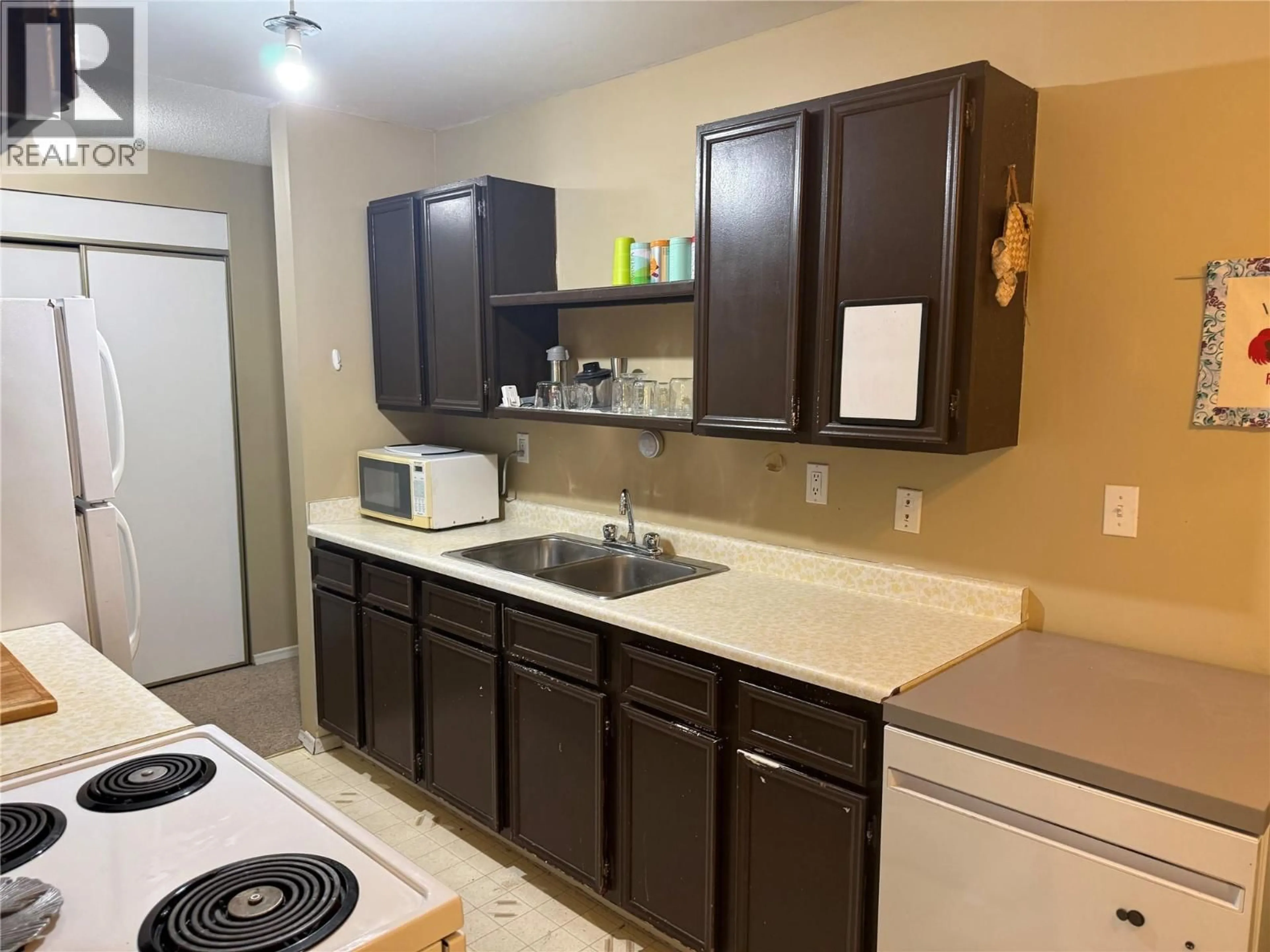 Standard kitchen, unknown for 23 - 1595 SUMMIT DRIVE, Kamloops British Columbia V2E1E9