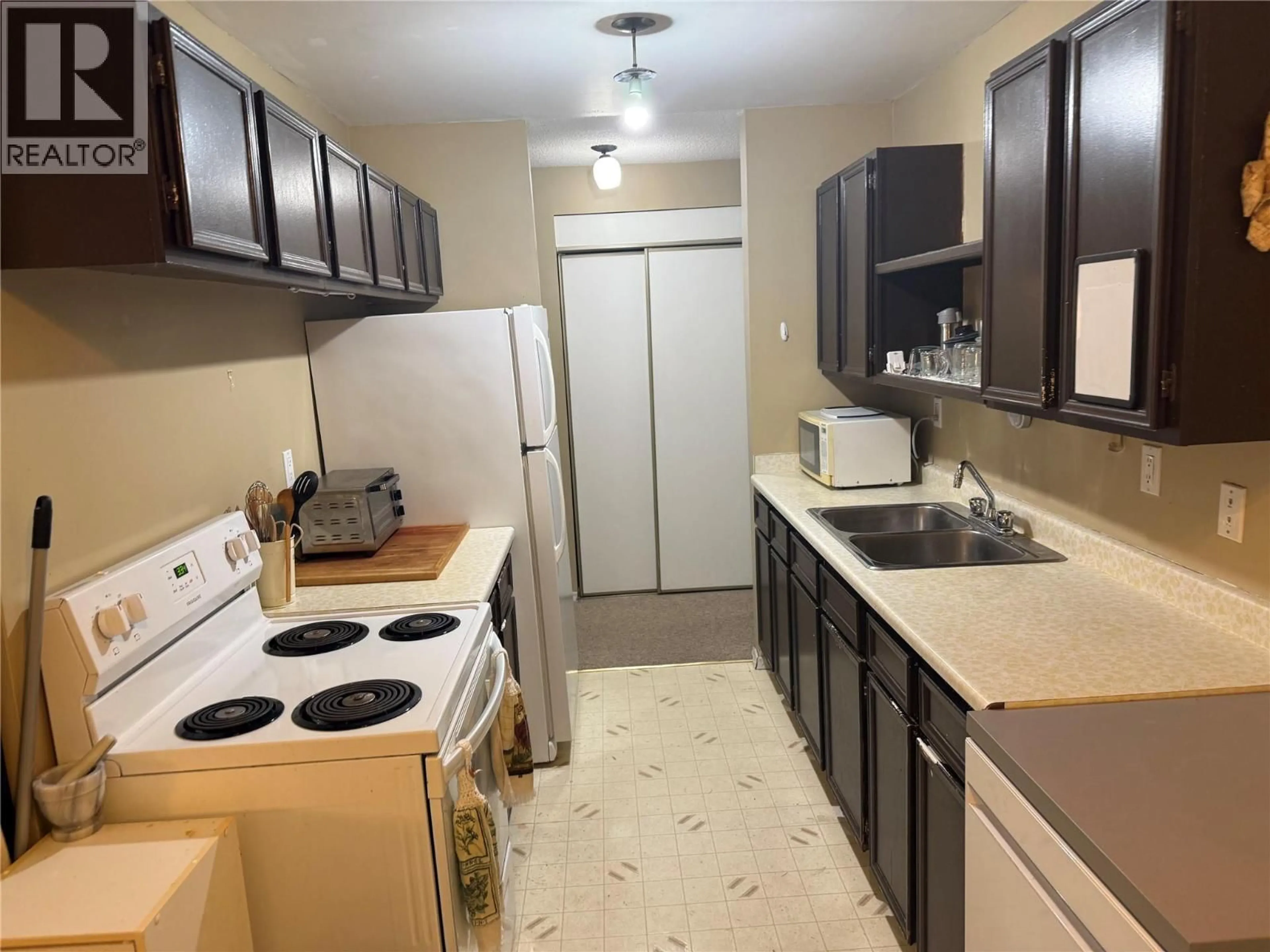 Standard kitchen, unknown for 23 - 1595 SUMMIT DRIVE, Kamloops British Columbia V2E1E9