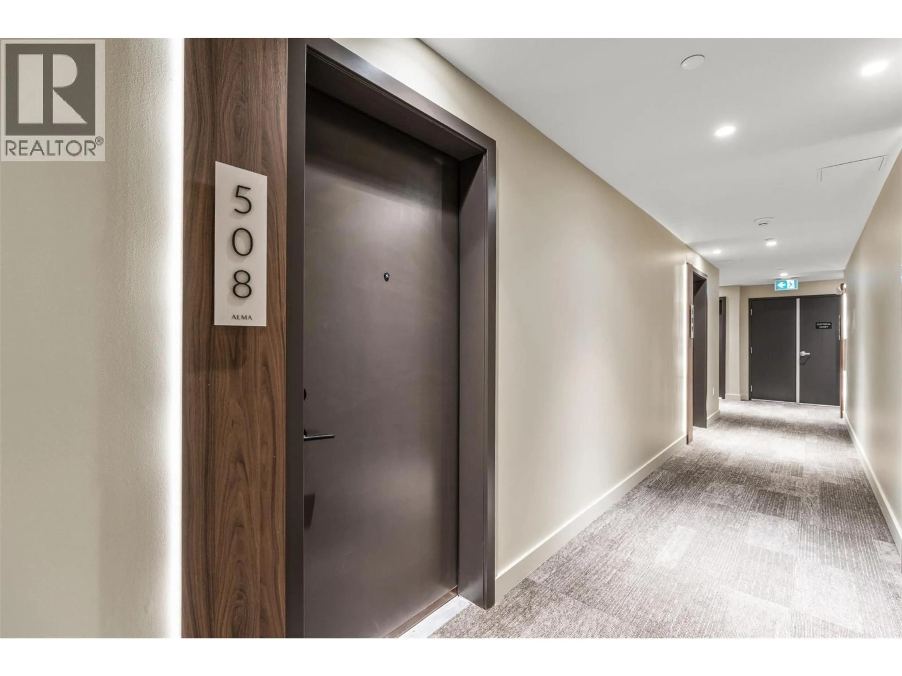 Indoor foyer for 508 - 3051 ABBOTT STREET, Kelowna British Columbia V1Y1G9