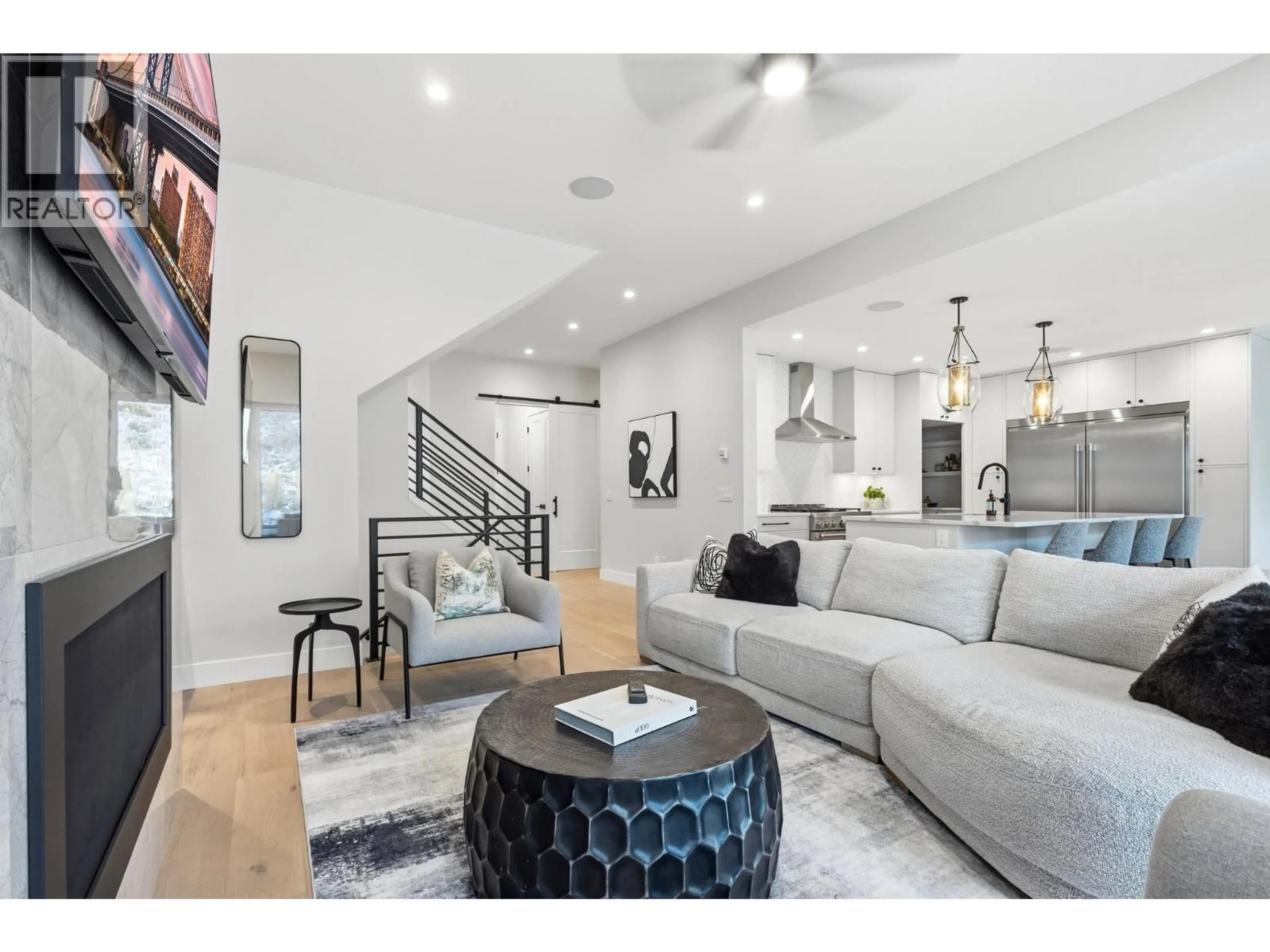 Living room with furniture, unknown for 451 VISION COURT, Kelowna British Columbia V1W0C4