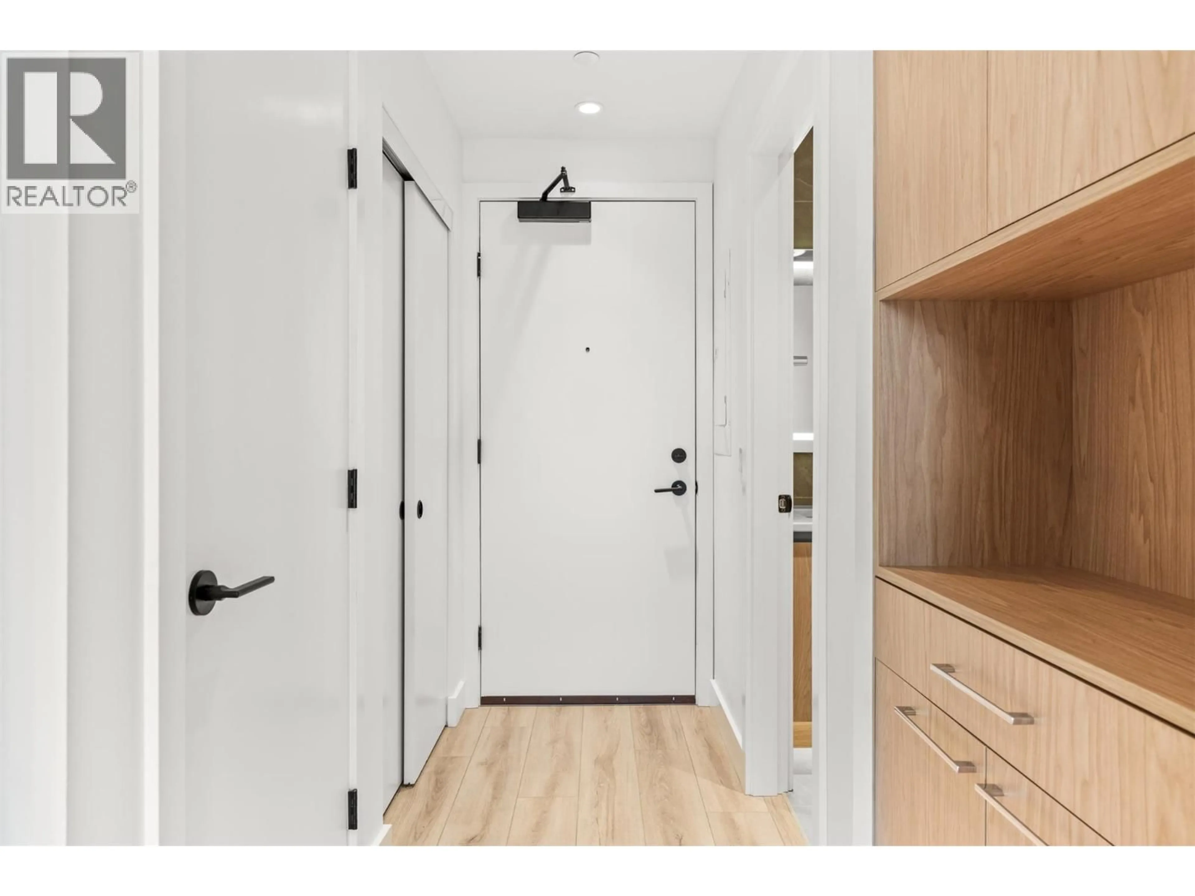 Unknown for 204 - 3051 ABBOTT STREET, Kelowna British Columbia V1Y1G9