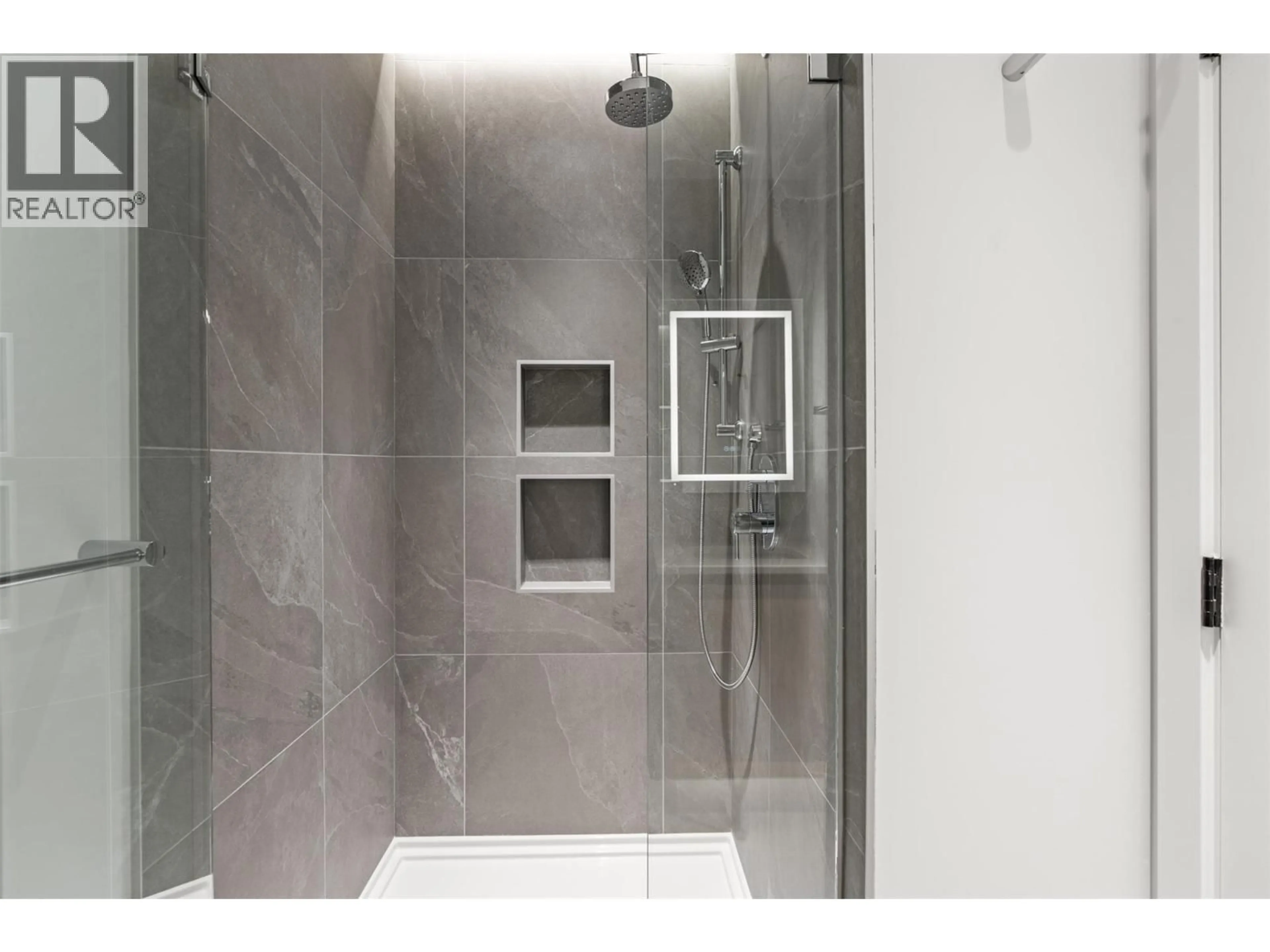 Unknown for 204 - 3051 ABBOTT STREET, Kelowna British Columbia V1Y1G9