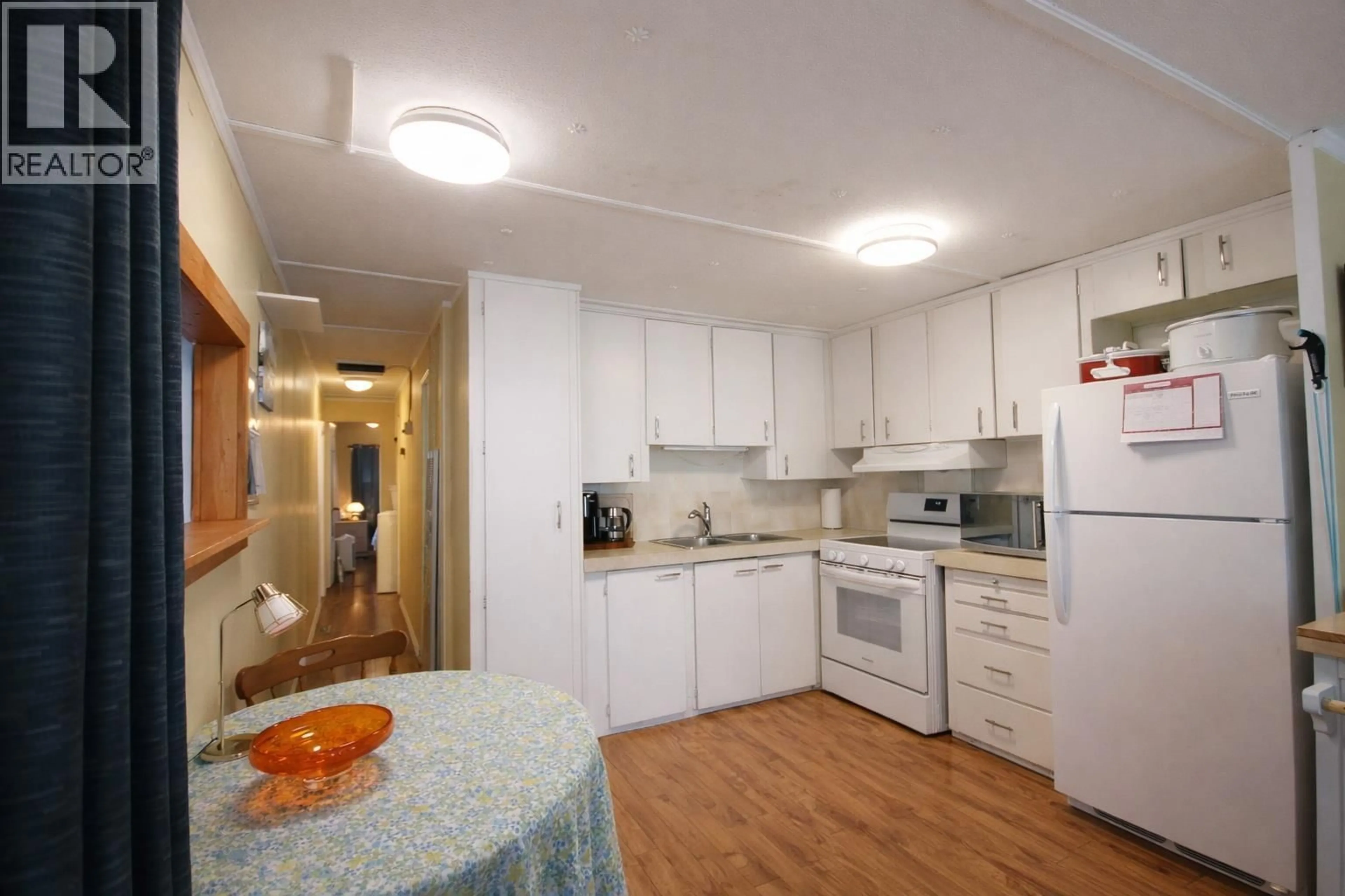 Standard kitchen, unknown for 23 - 98 OKANAGAN AVENUE EAST, Penticton British Columbia V2A3J5