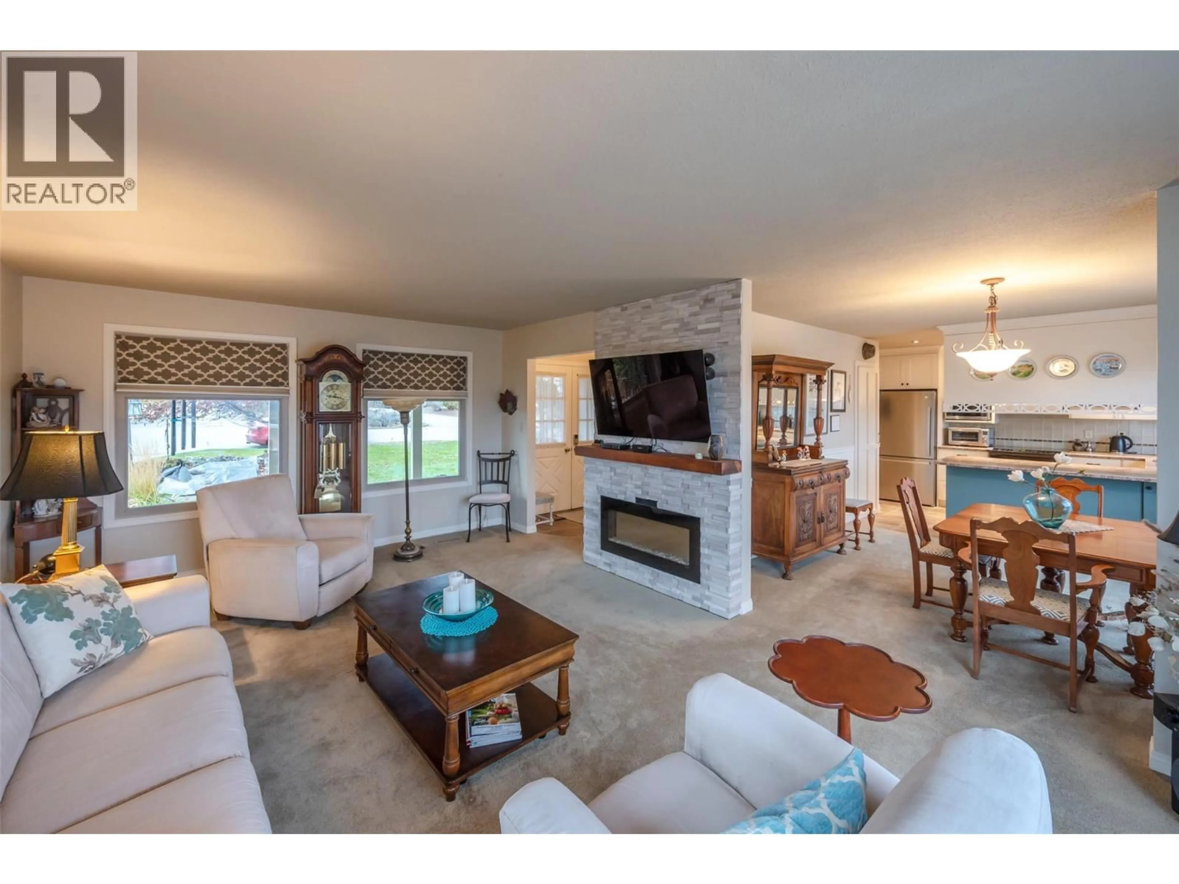 Living room with furniture, unknown for 949 PANORAMA CRESCENT, Oliver British Columbia V0H1T6