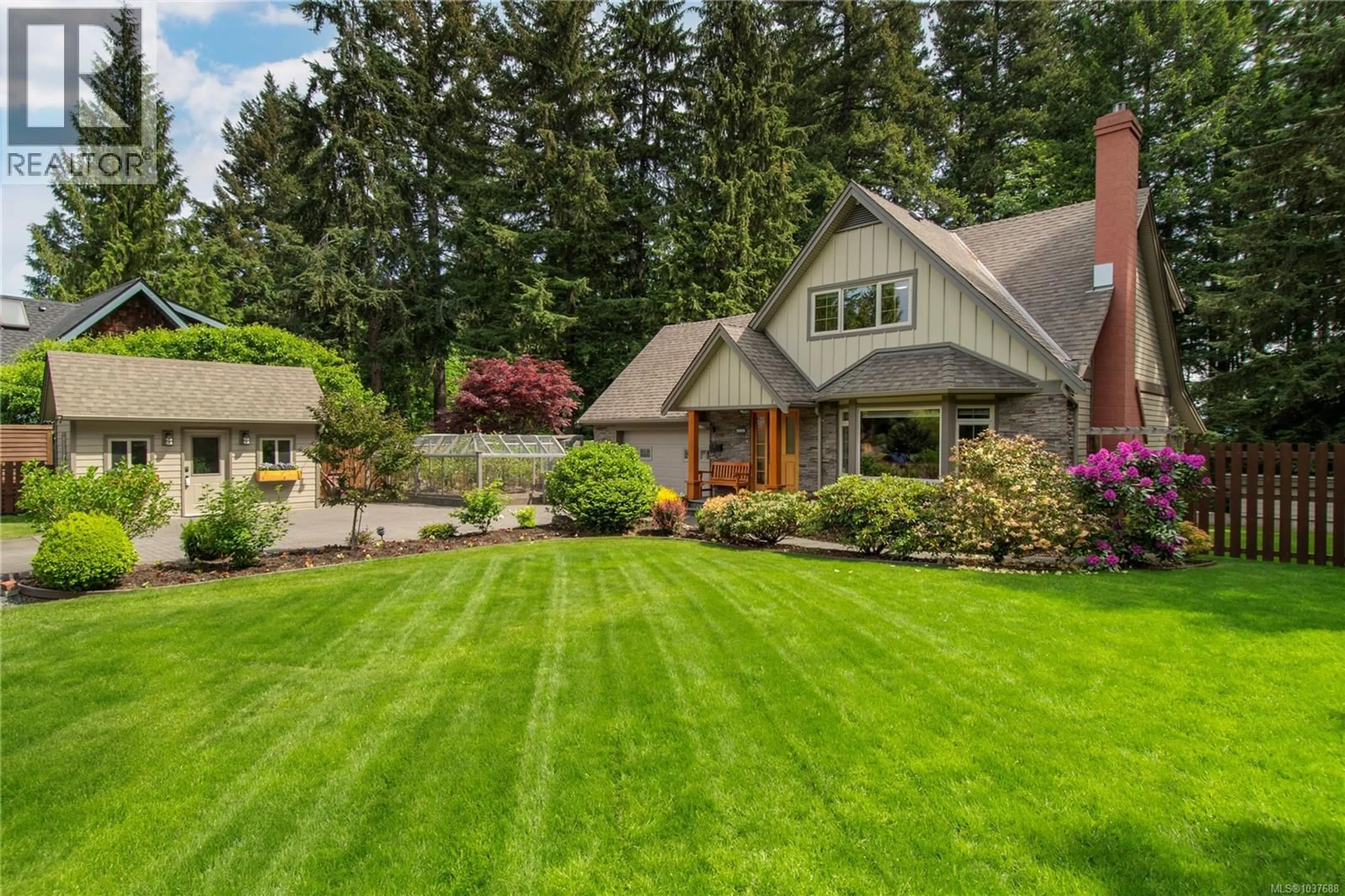 Home with vinyl exterior material, street for 3095 MARTIN ROAD, Campbell River British Columbia V9W1M4