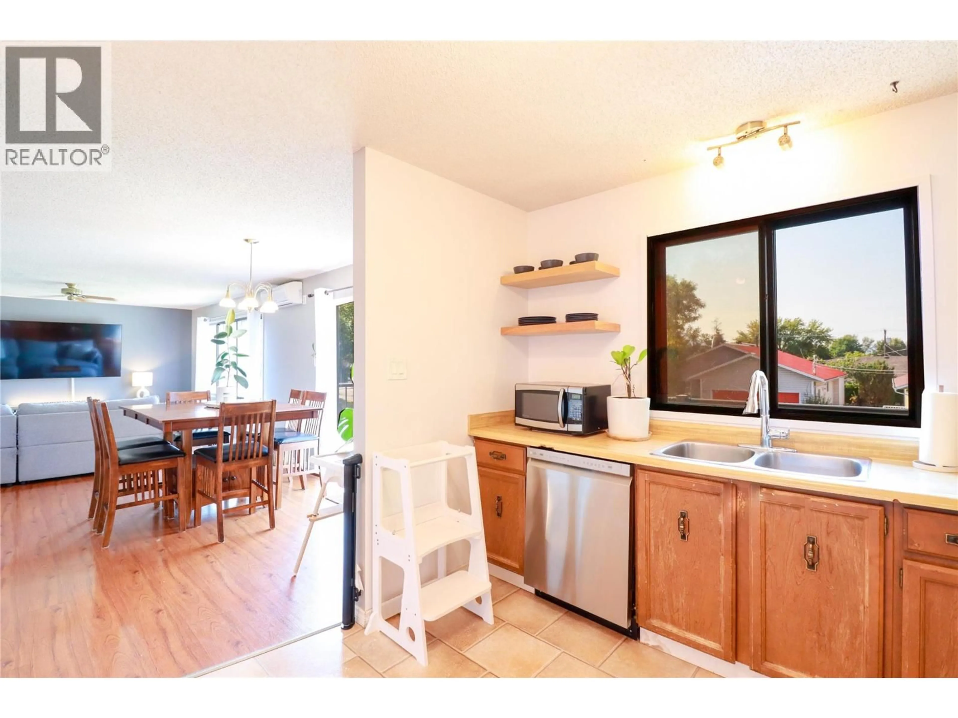 Open concept kitchen, unknown for 115 PHOENIX AVENUE, Penticton British Columbia V2A2Z6