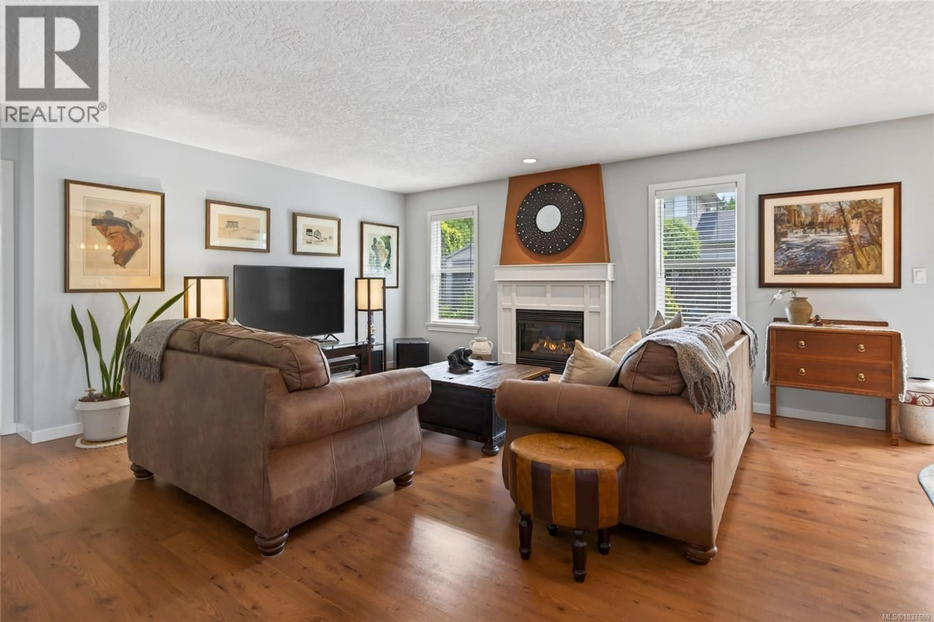 Living room with furniture, unknown for 2173 SWALLOW CRESCENT, Courtenay British Columbia V9N9W5