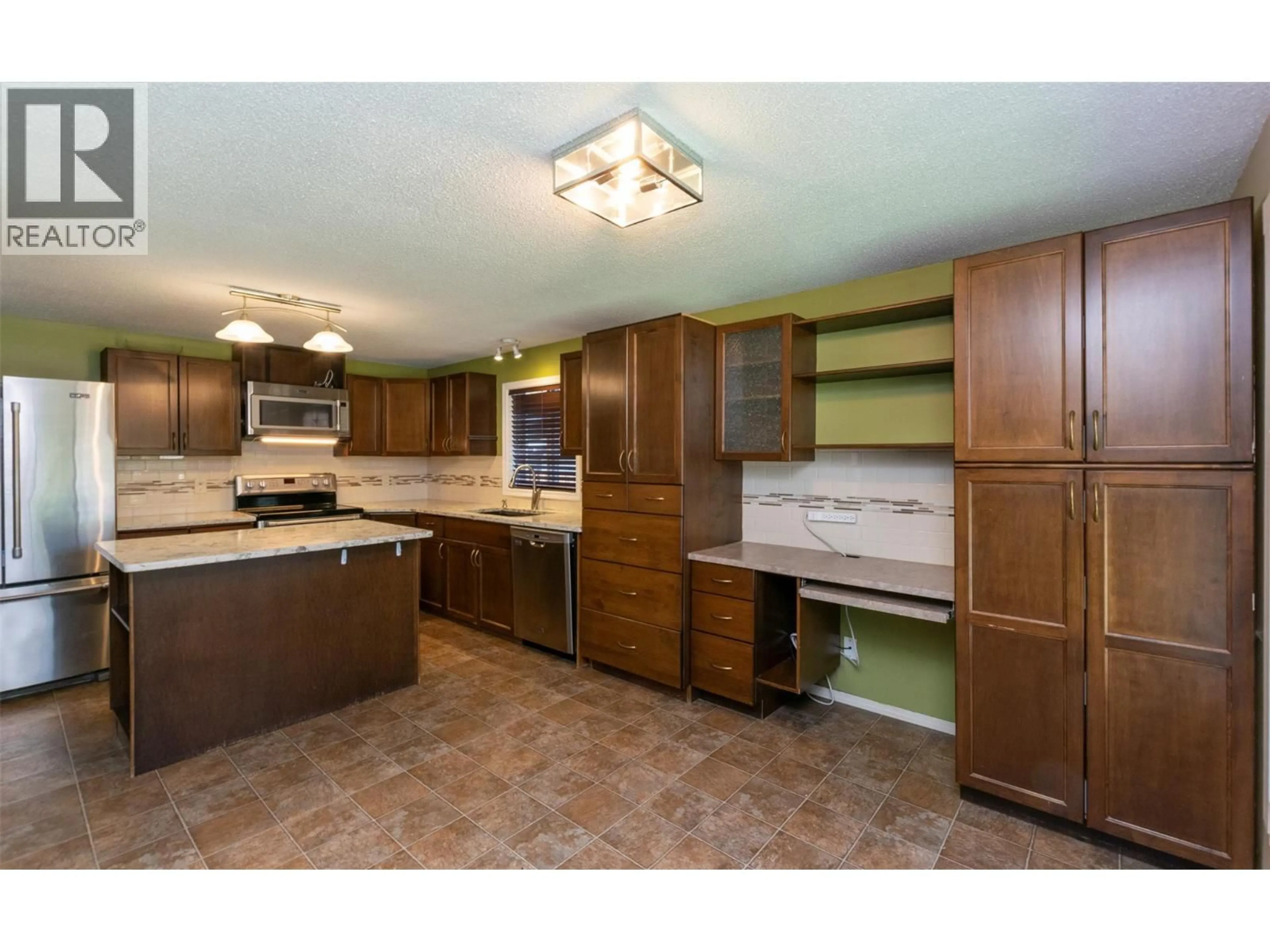 Open concept kitchen, unknown for 4640 73 AVENUE NORTHEAST, Salmon Arm British Columbia V0E1K0