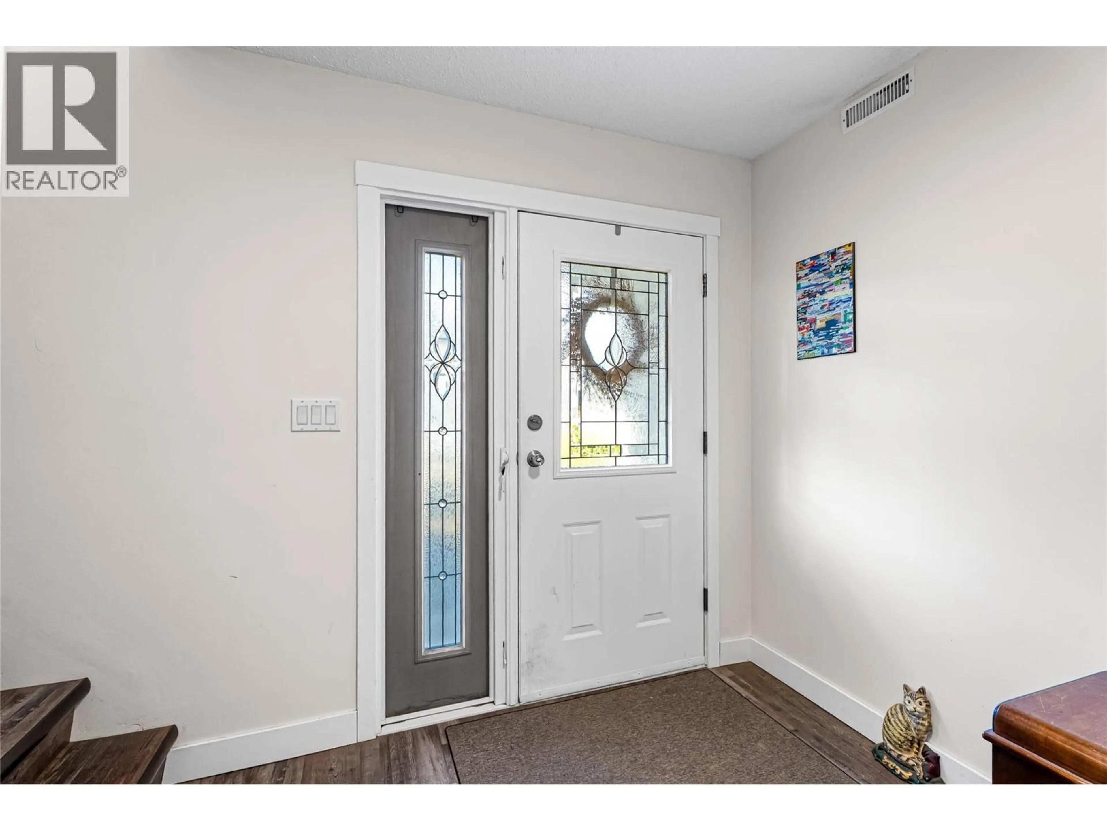Indoor entryway for 1616 HILLCREST AVENUE, Kamloops British Columbia V2B7P8