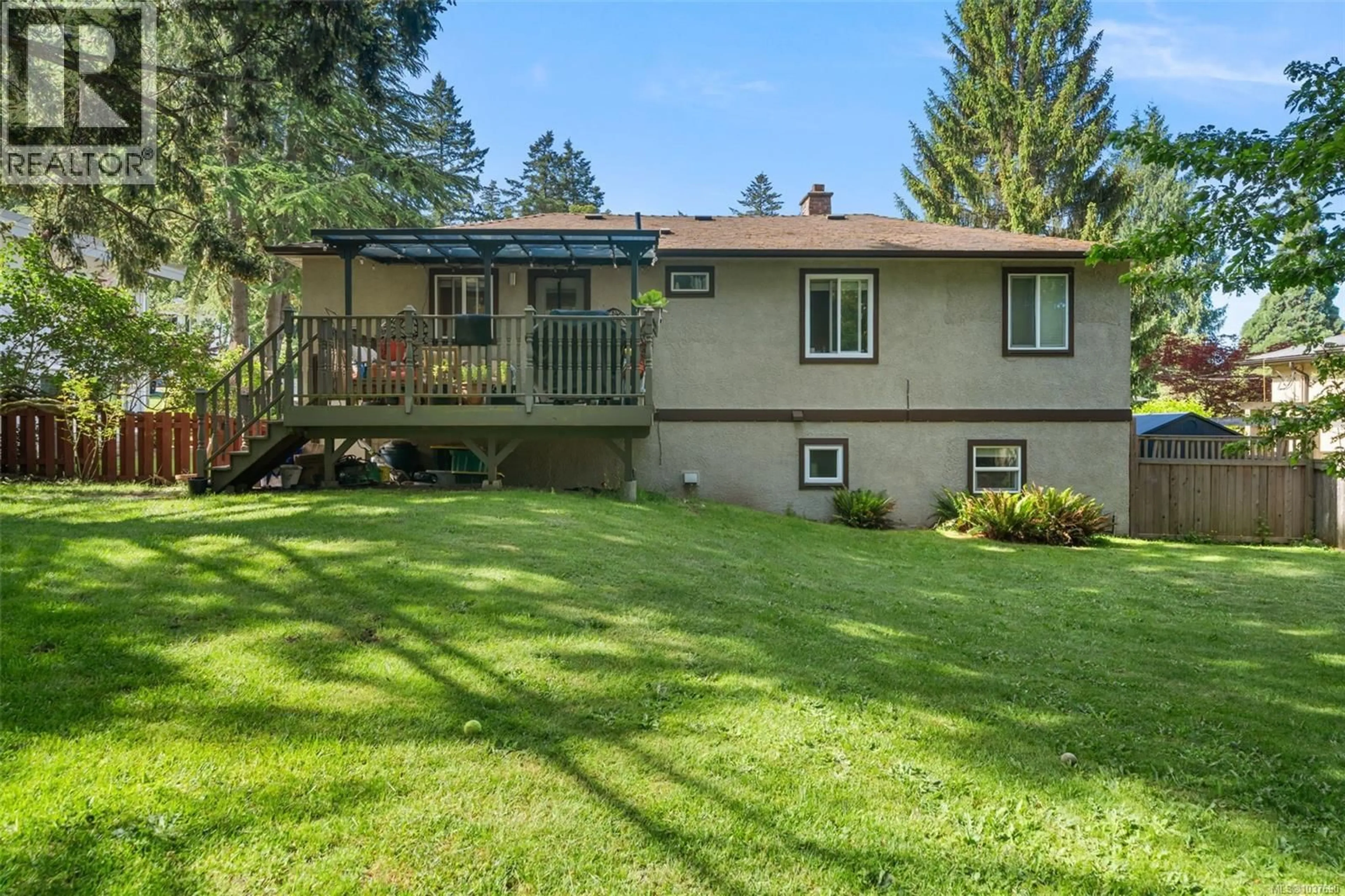 Home with vinyl exterior material, unknown for 1232 PEARCE CRESCENT, Saanich British Columbia V8X3S9