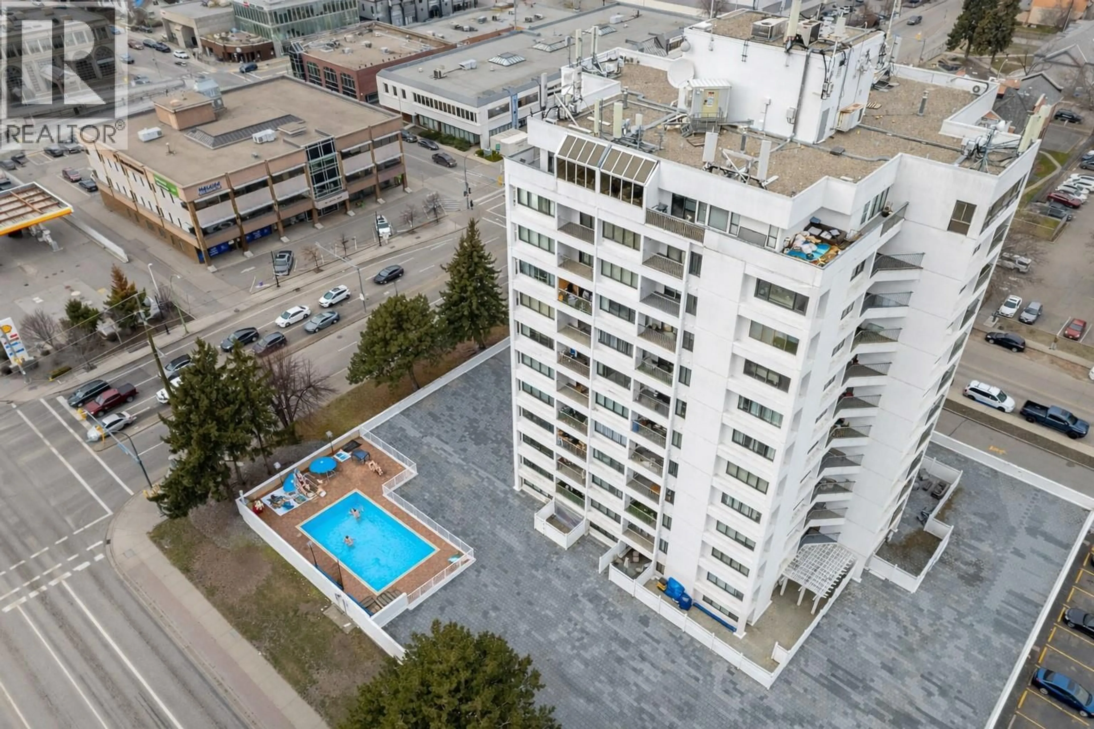 A pic from outside/outdoor area/front of a property/back of a property/a pic from drone, city buildings view from balcony for 506 - 737 LEON AVENUE, Kelowna British Columbia V1Y8L6