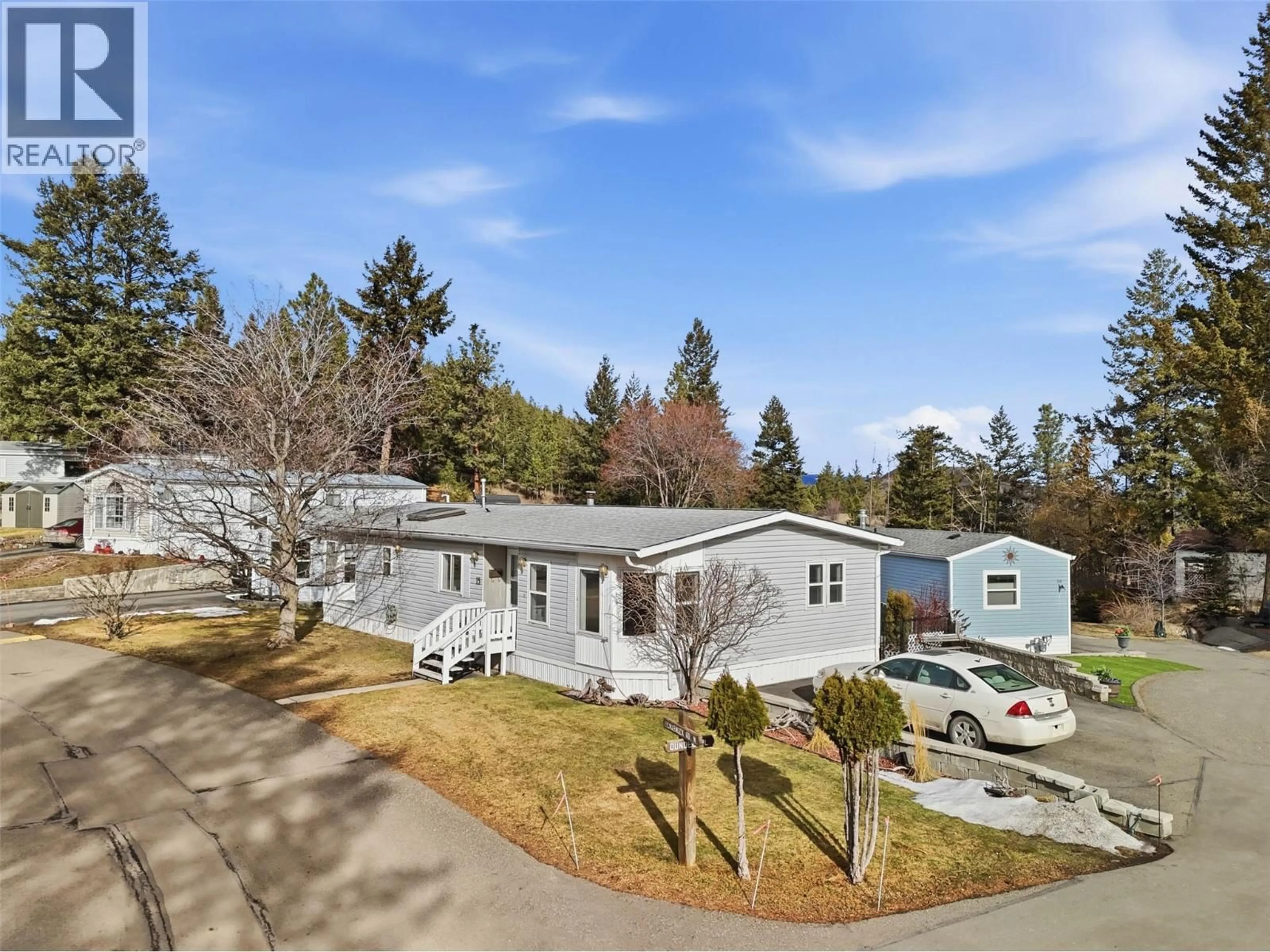 A pic from outside/outdoor area/front of a property/back of a property/a pic from drone, unknown for 15 - 1555 HOWE STREET, Kamloops British Columbia V1S1N1