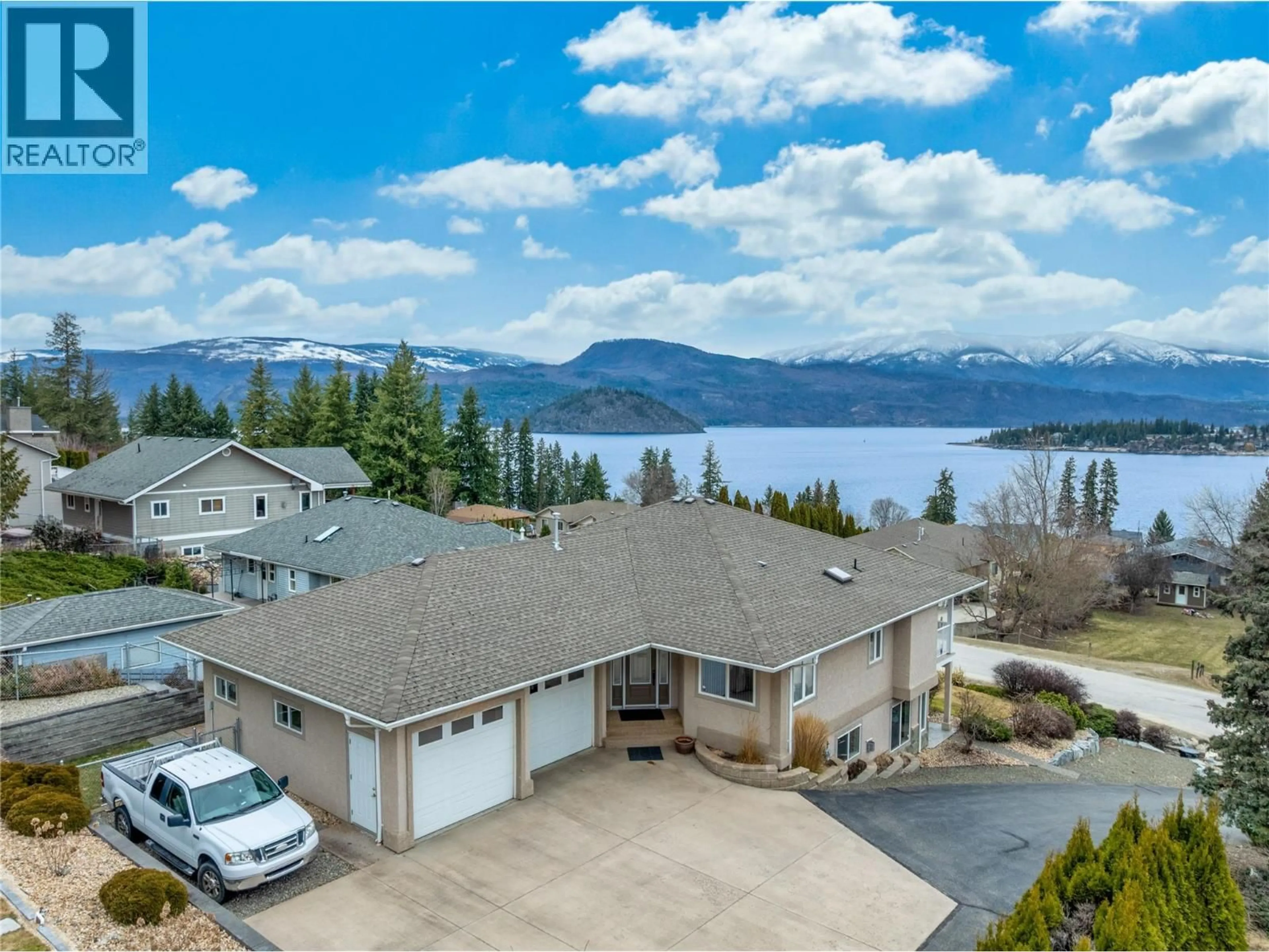 A pic from outside/outdoor area/front of a property/back of a property/a pic from drone, water/lake/river/ocean view for 2814 JUNIPER CRESCENT, Sorrento British Columbia V0E2W2