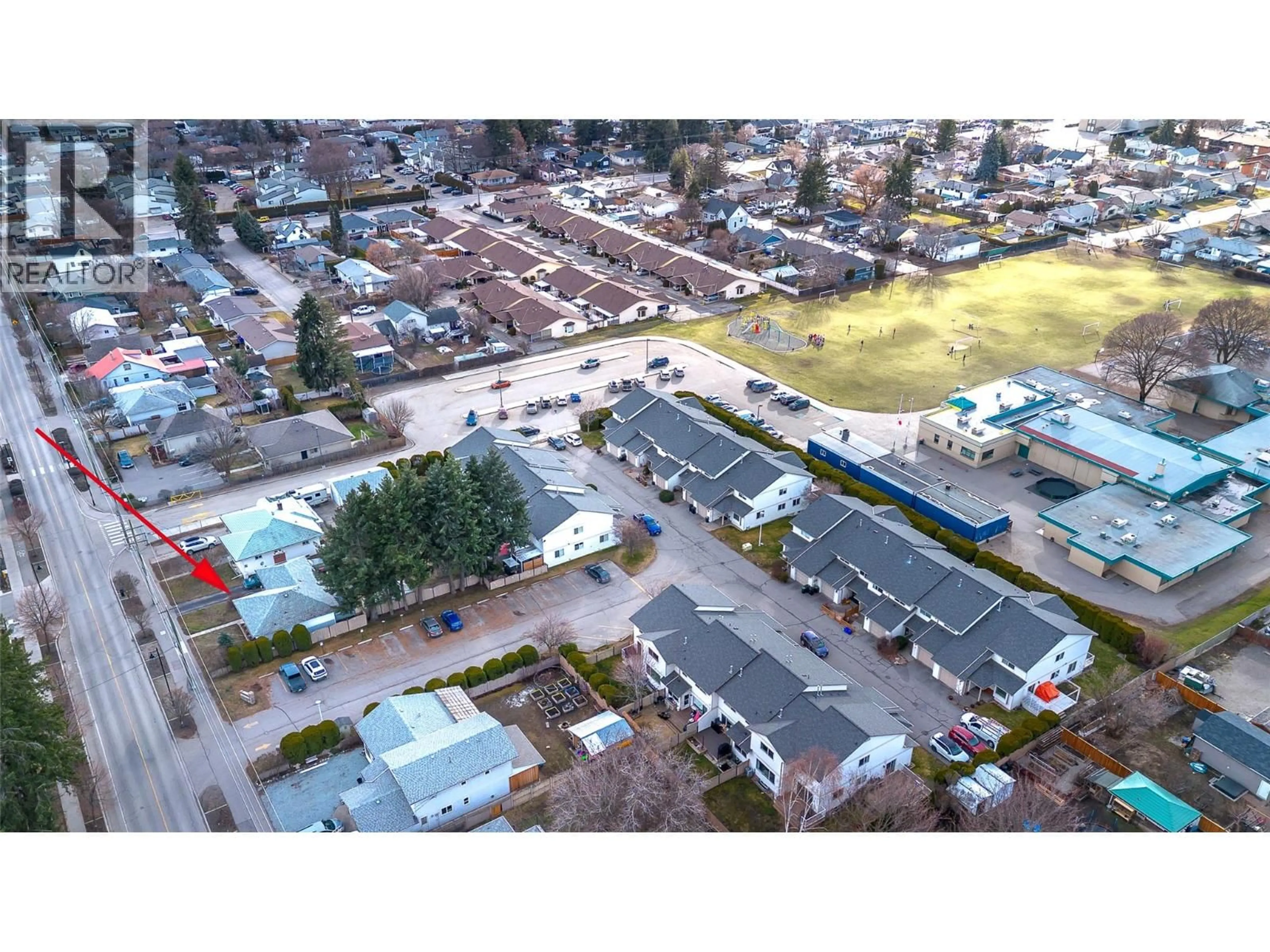 A pic from outside/outdoor area/front of a property/back of a property/a pic from drone, street for 4402 20 STREET, Vernon British Columbia V1T4E3