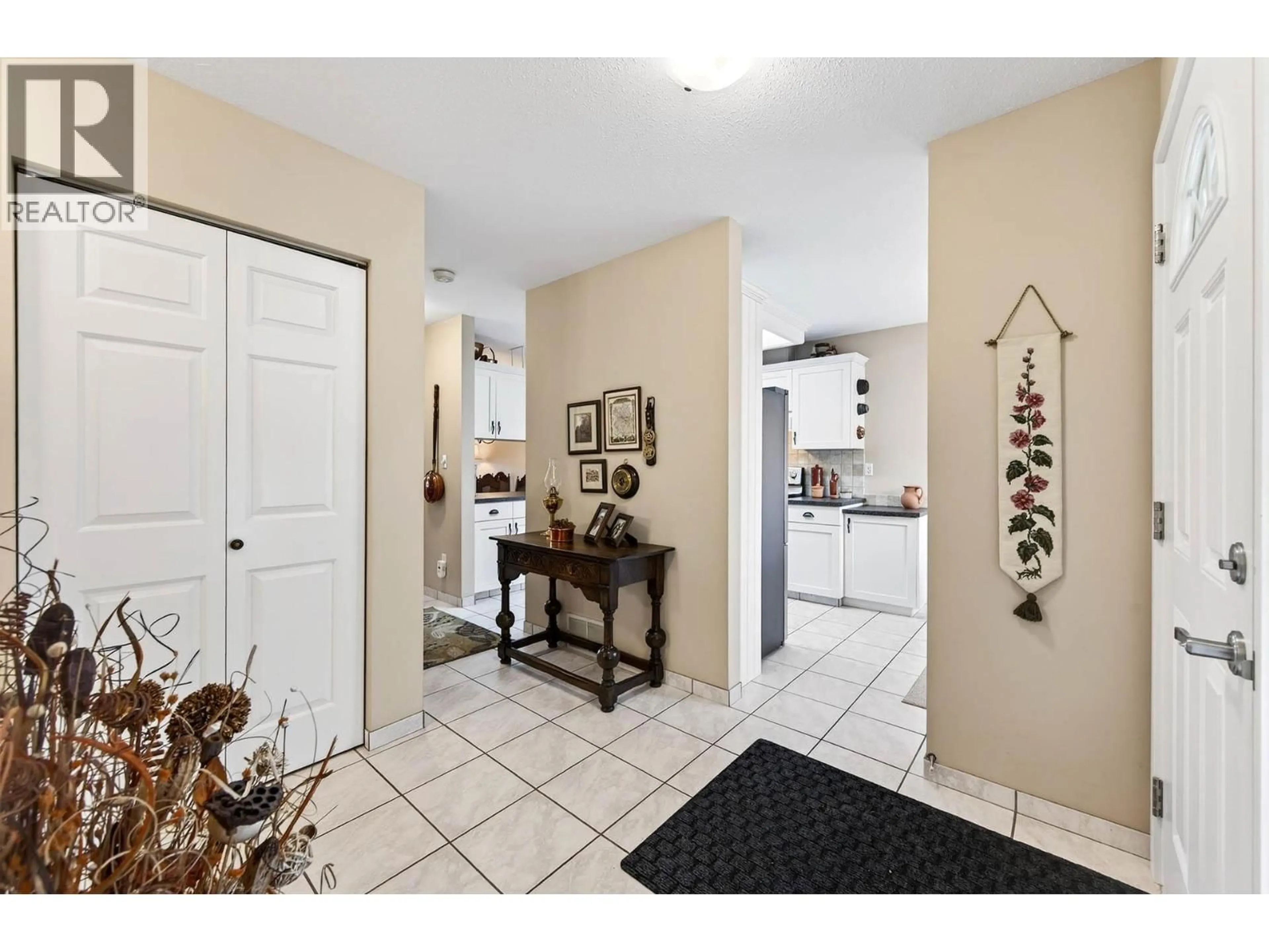 Indoor entryway for #16 - 1750 PACIFIC WAY, Kamloops British Columbia V2E2K8