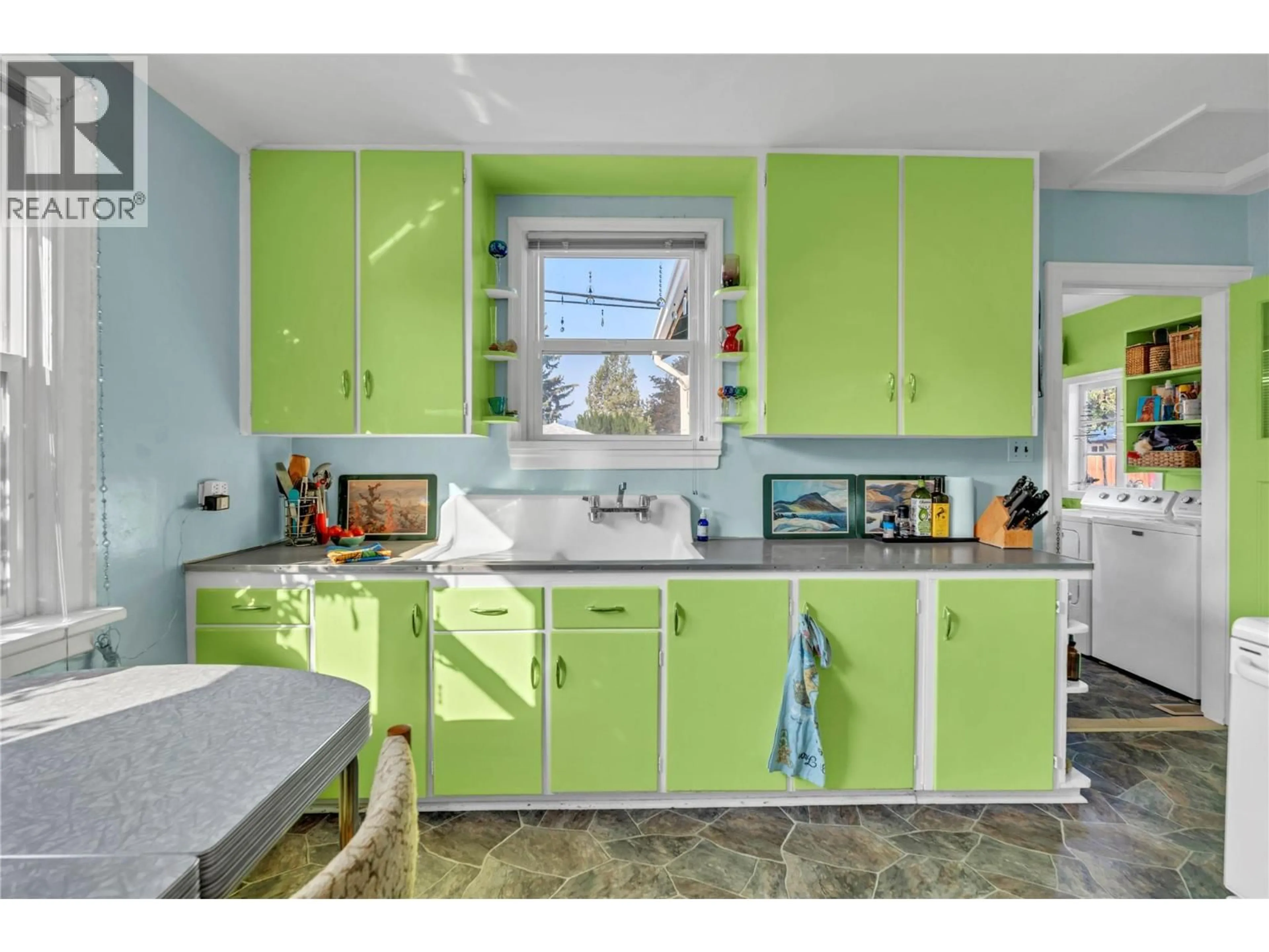 Standard kitchen, unknown for 1337 GOVERNMENT STREET, Penticton British Columbia V2A4V7