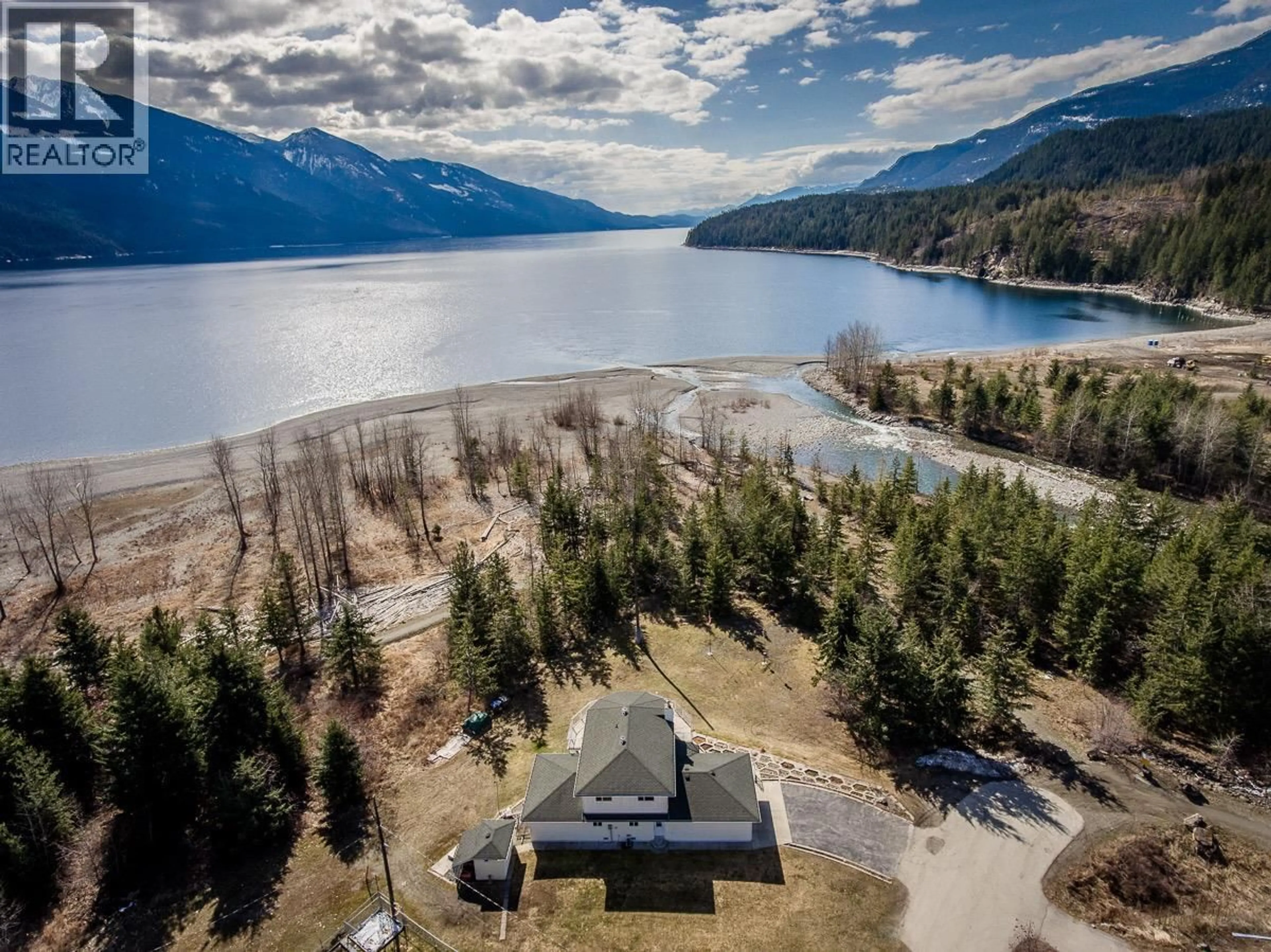 A pic from outside/outdoor area/front of a property/back of a property/a pic from drone, water/lake/river/ocean view for 720 2ND STREET, Kaslo British Columbia V0G1M0
