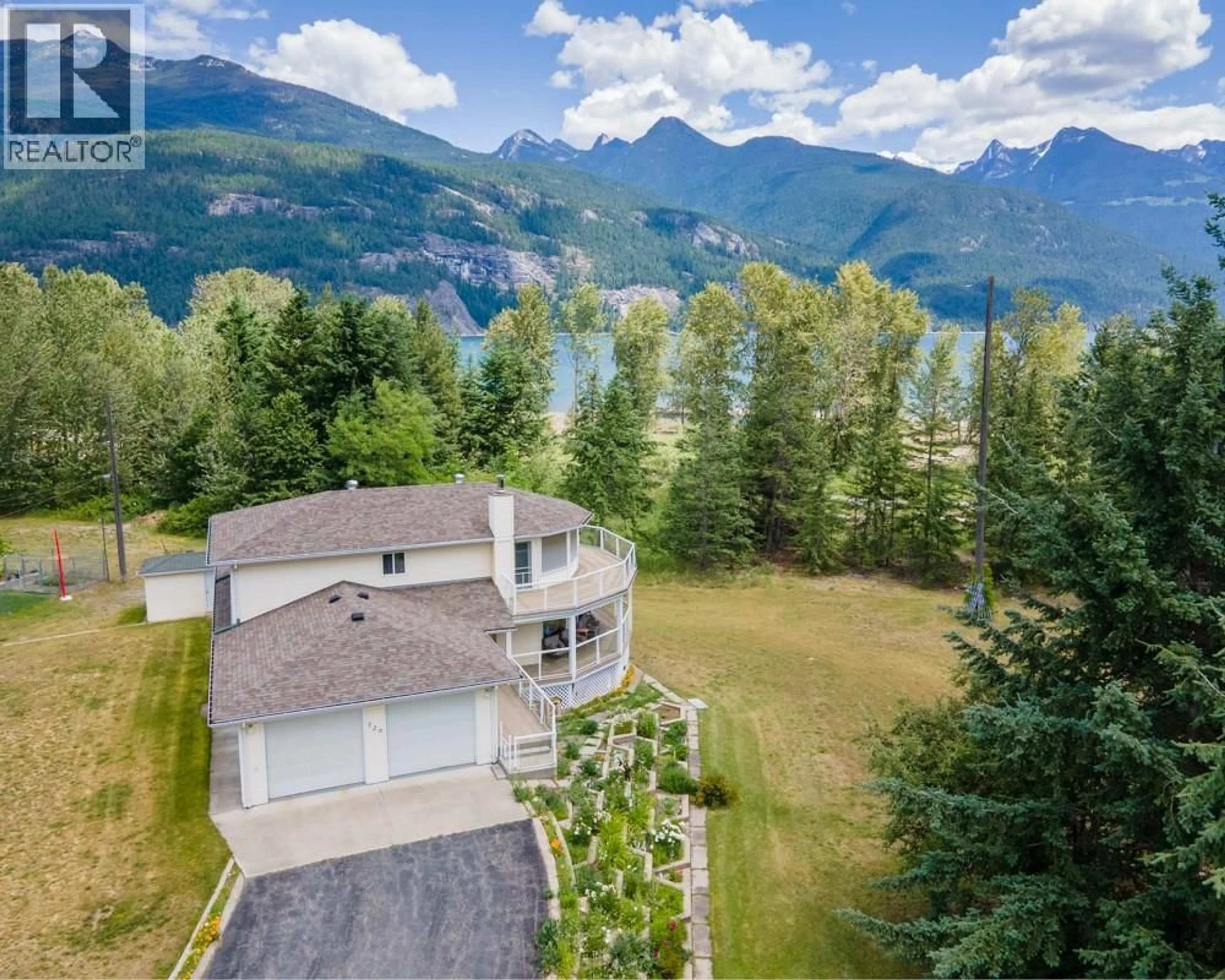 A pic from outside/outdoor area/front of a property/back of a property/a pic from drone, water/lake/river/ocean view for 720 2ND STREET, Kaslo British Columbia V0G1M0