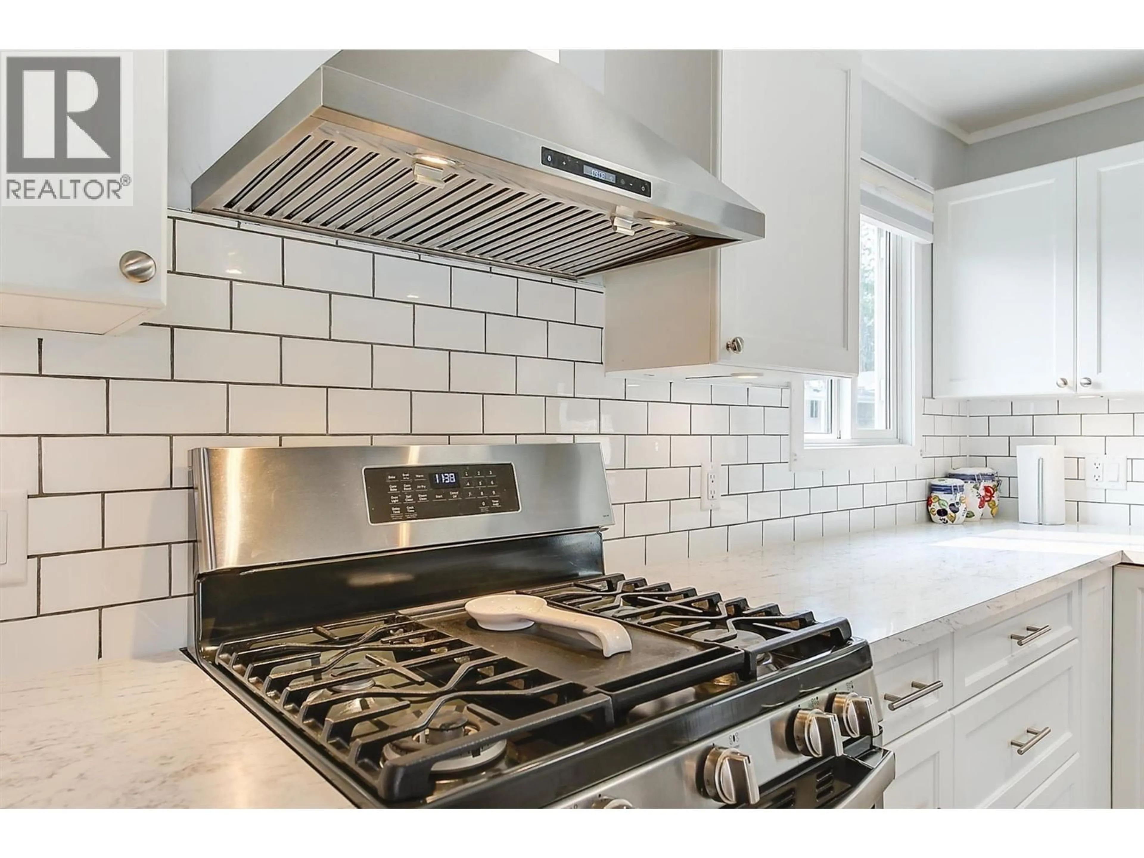 Contemporary kitchen, ceramic/tile floor for 49 - 1929 97 HIGHWAY SOUTH, West Kelowna British Columbia V1Z2Z1