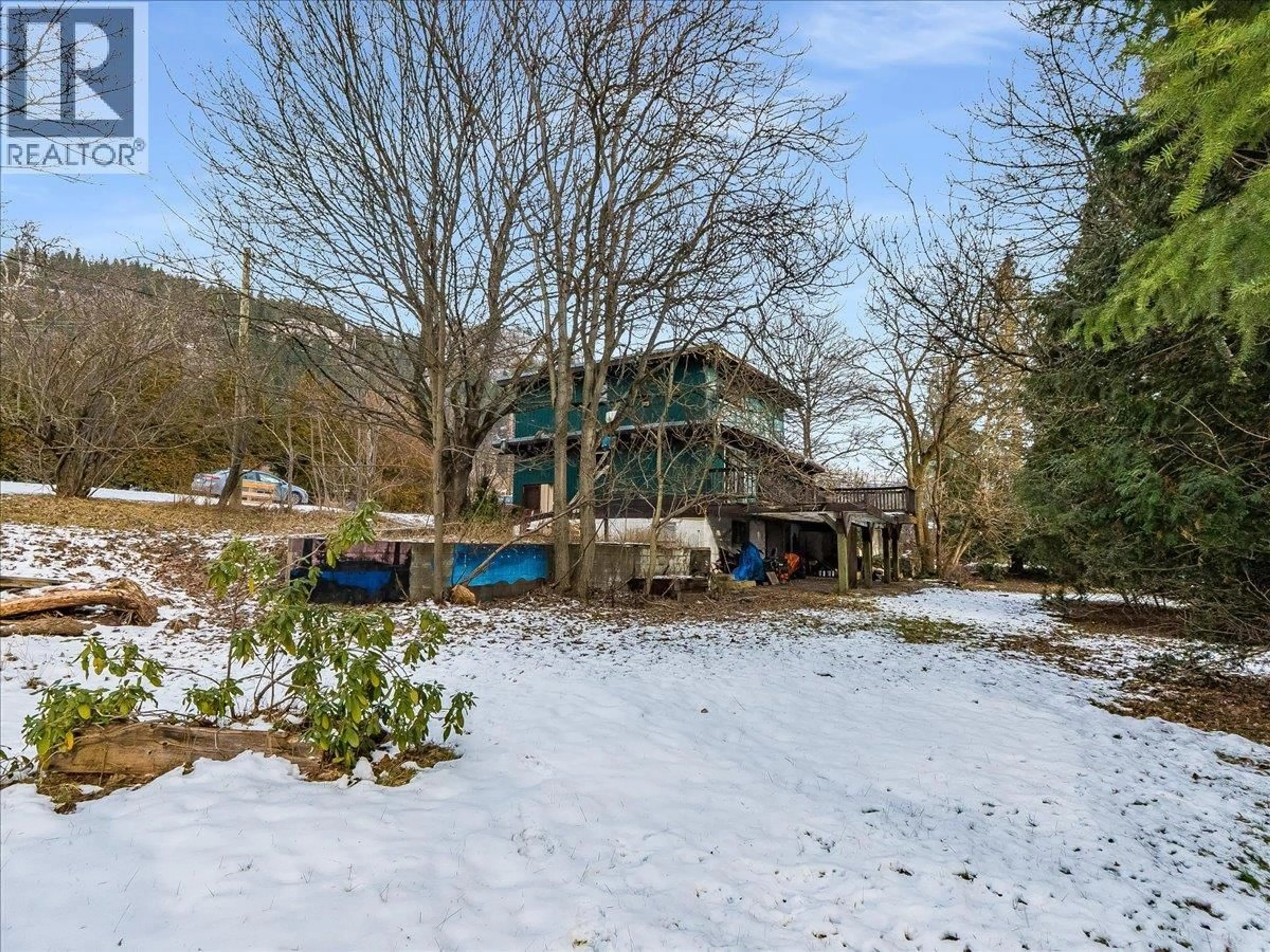 A pic from outside/outdoor area/front of a property/back of a property/a pic from drone, unknown for 2962 CHARLESTON AVENUE, Castlegar British Columbia V1N4V3