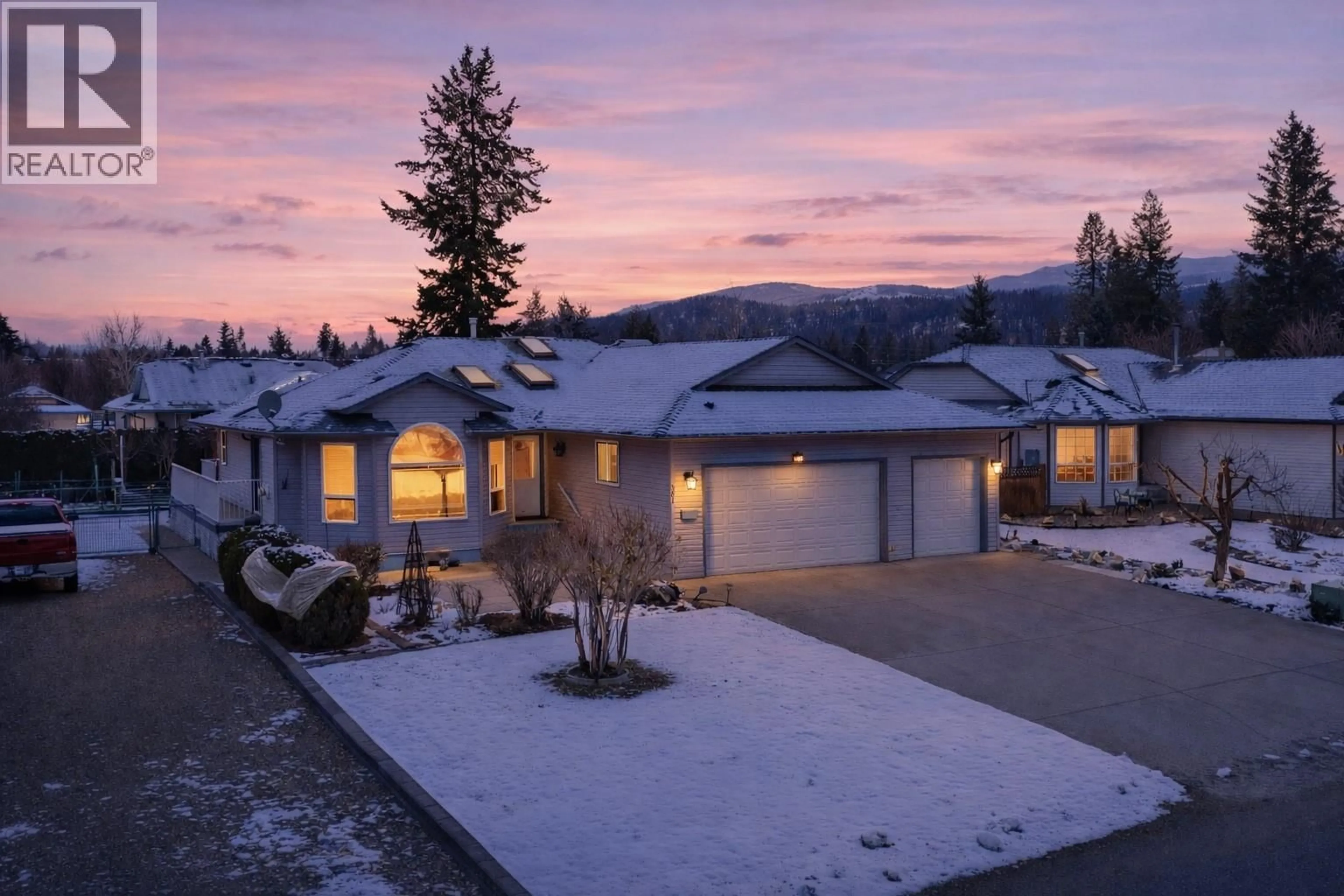 A pic from outside/outdoor area/front of a property/back of a property/a pic from drone, mountain view for 381 ROBIN DRIVE, Barriere British Columbia V0E1E0