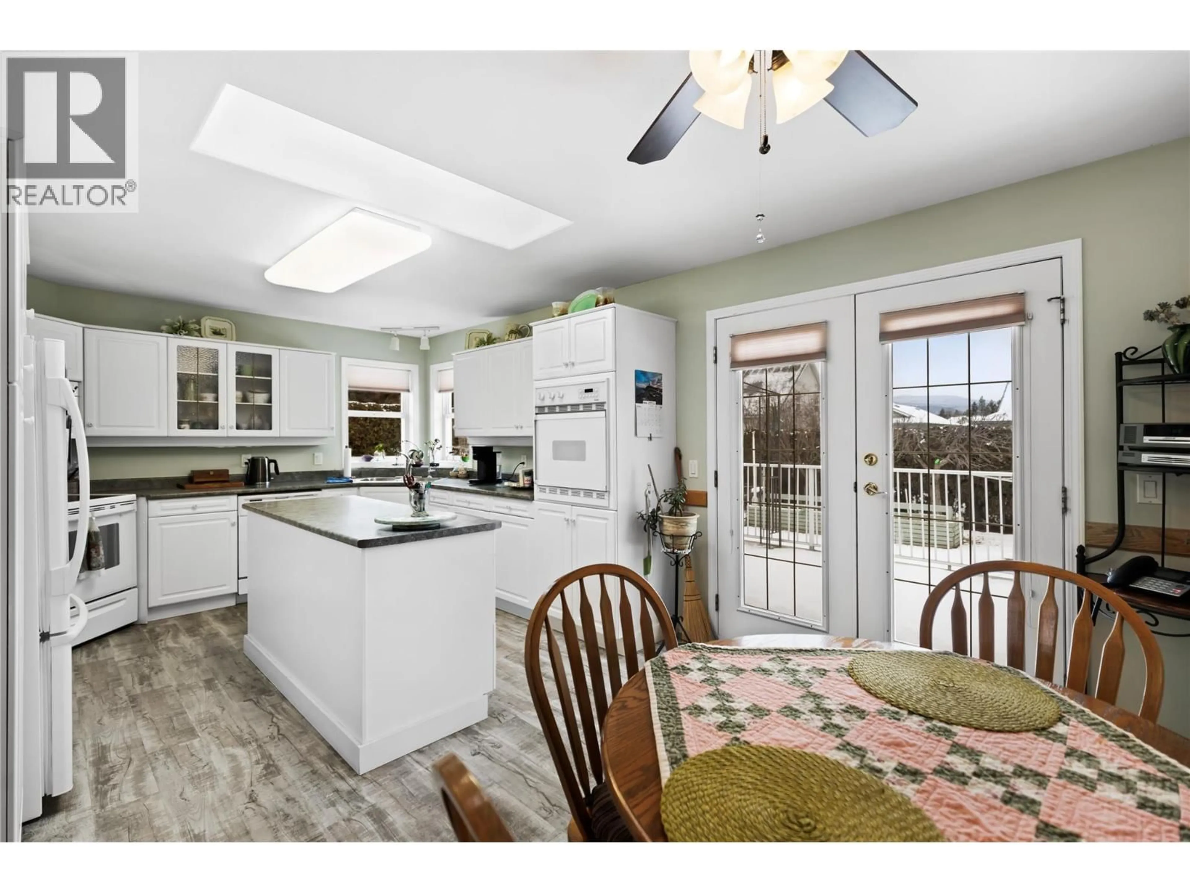 Open concept kitchen, unknown for 381 ROBIN DRIVE, Barriere British Columbia V0E1E0