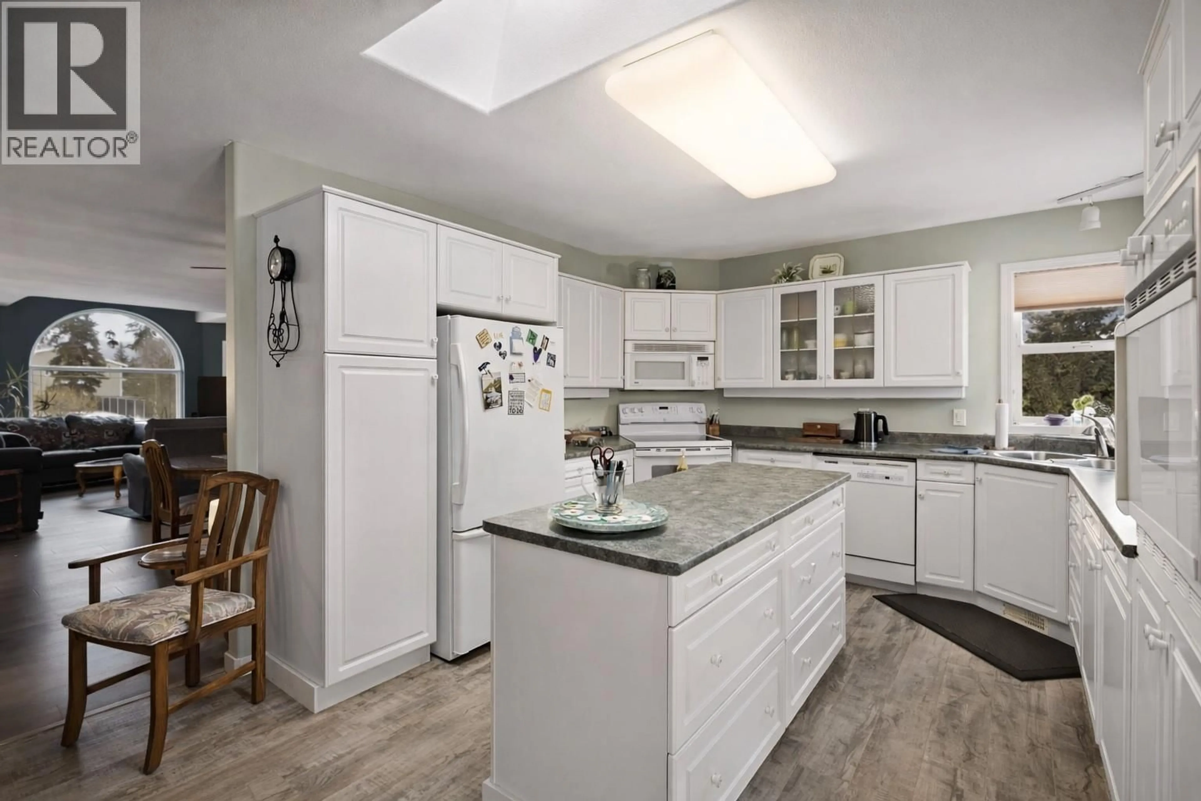 Standard kitchen, ceramic/tile floor for 381 ROBIN DRIVE, Barriere British Columbia V0E1E0