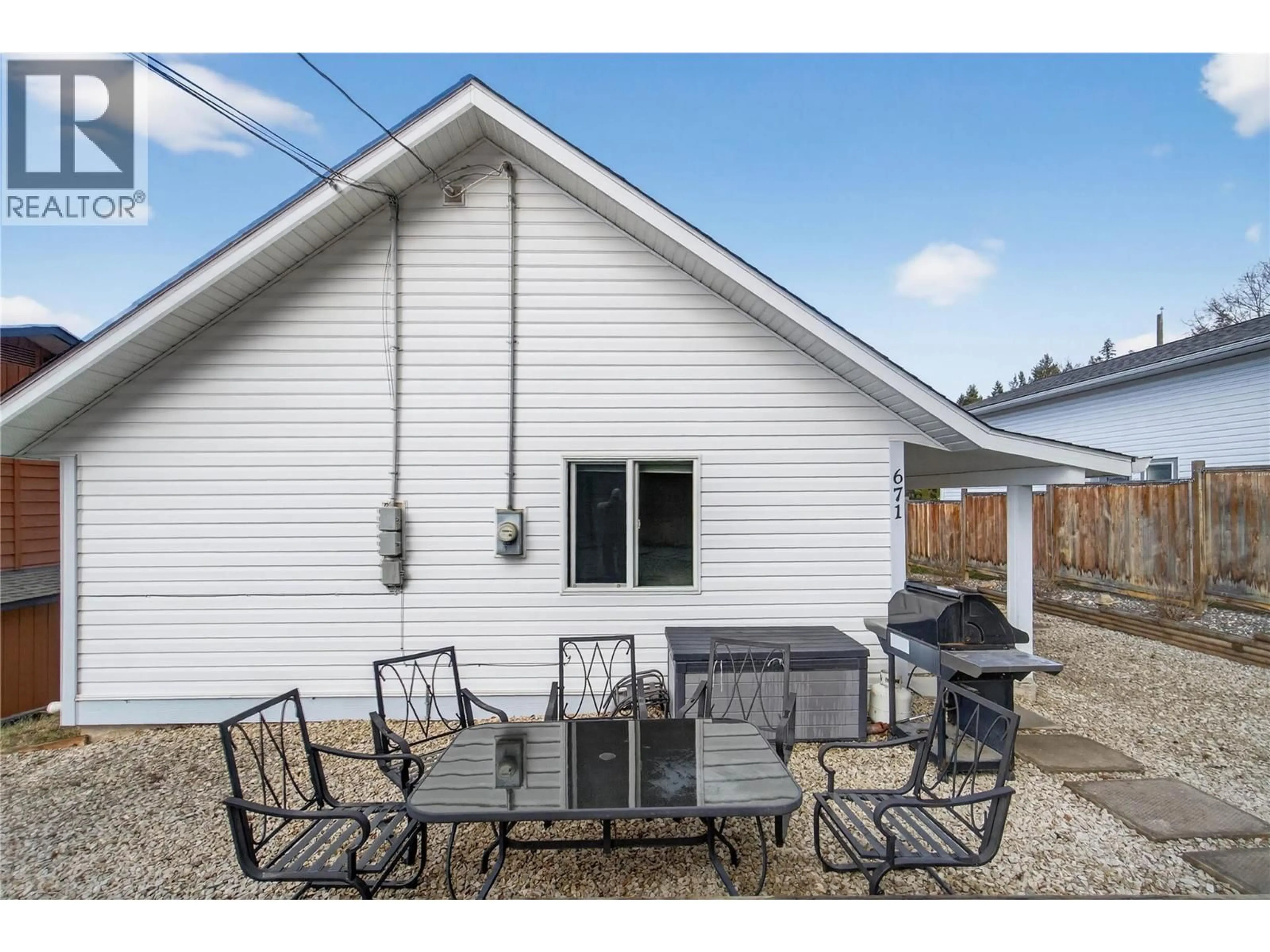 Patio, street for 671 1 AVENUE SOUTHEAST, Salmon Arm British Columbia V1E1G7