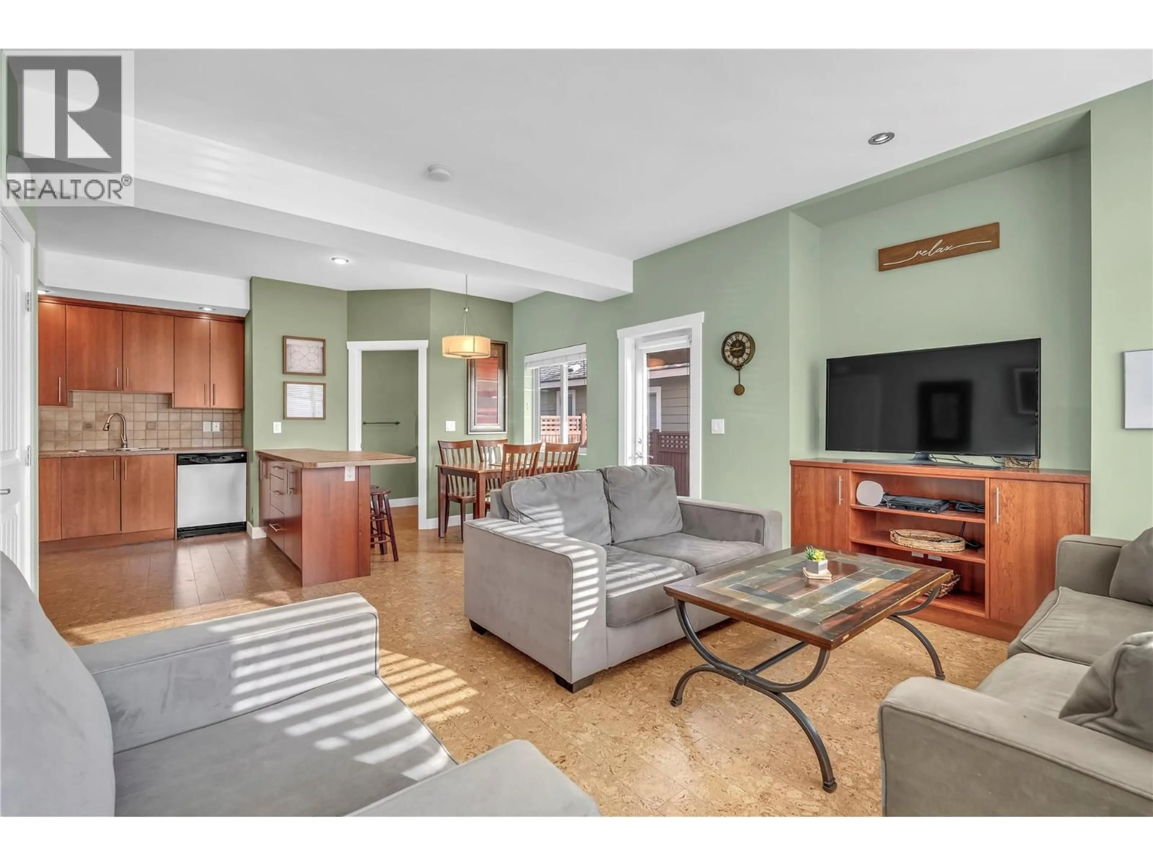 Living room with furniture, unknown for 102 - 584 WESTMINSTER AVENUE WEST, Penticton British Columbia V2A1K6
