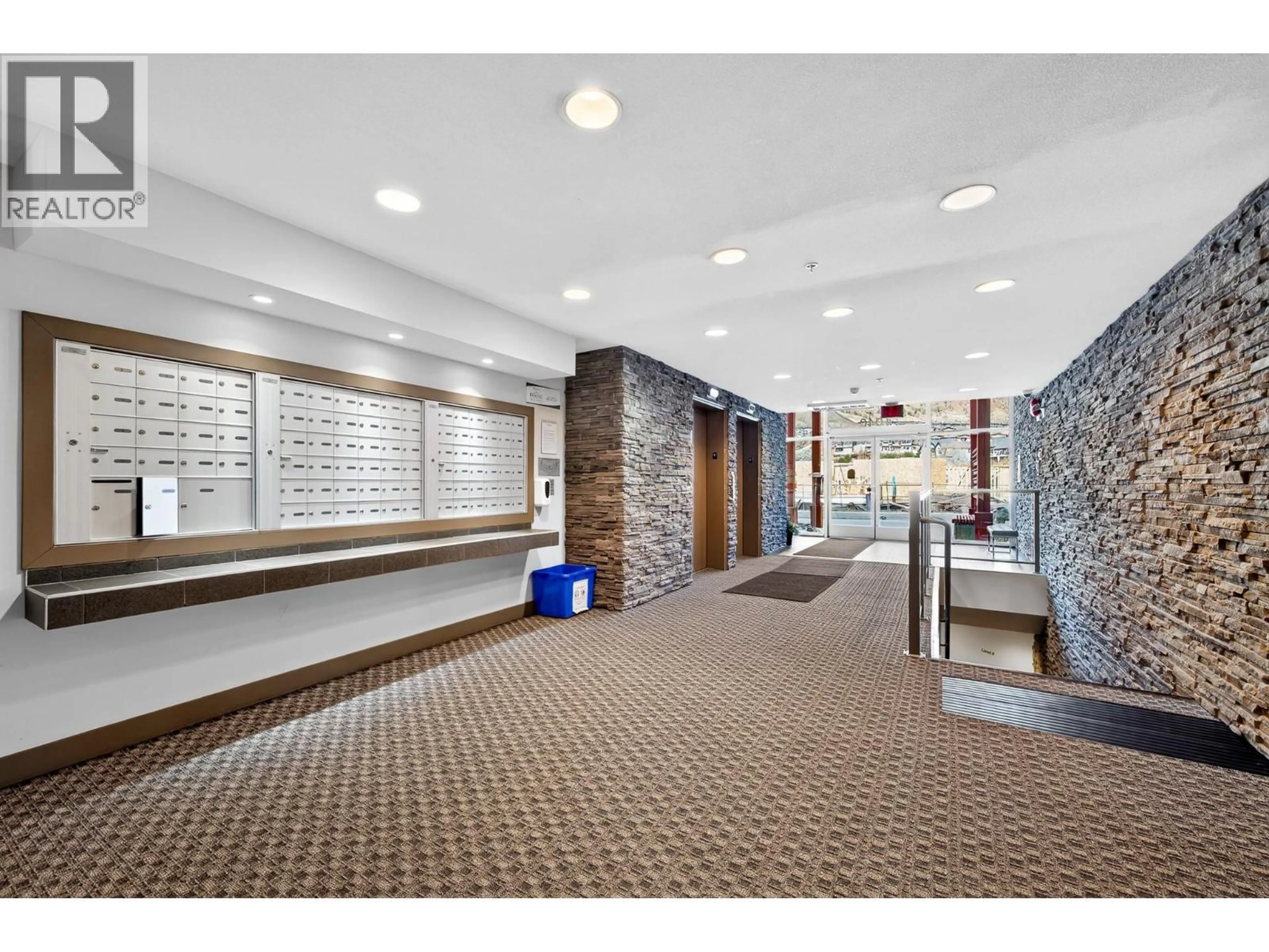 Indoor foyer for 3212 - 1040 TALASA COURT, Kamloops British Columbia V2H0C4