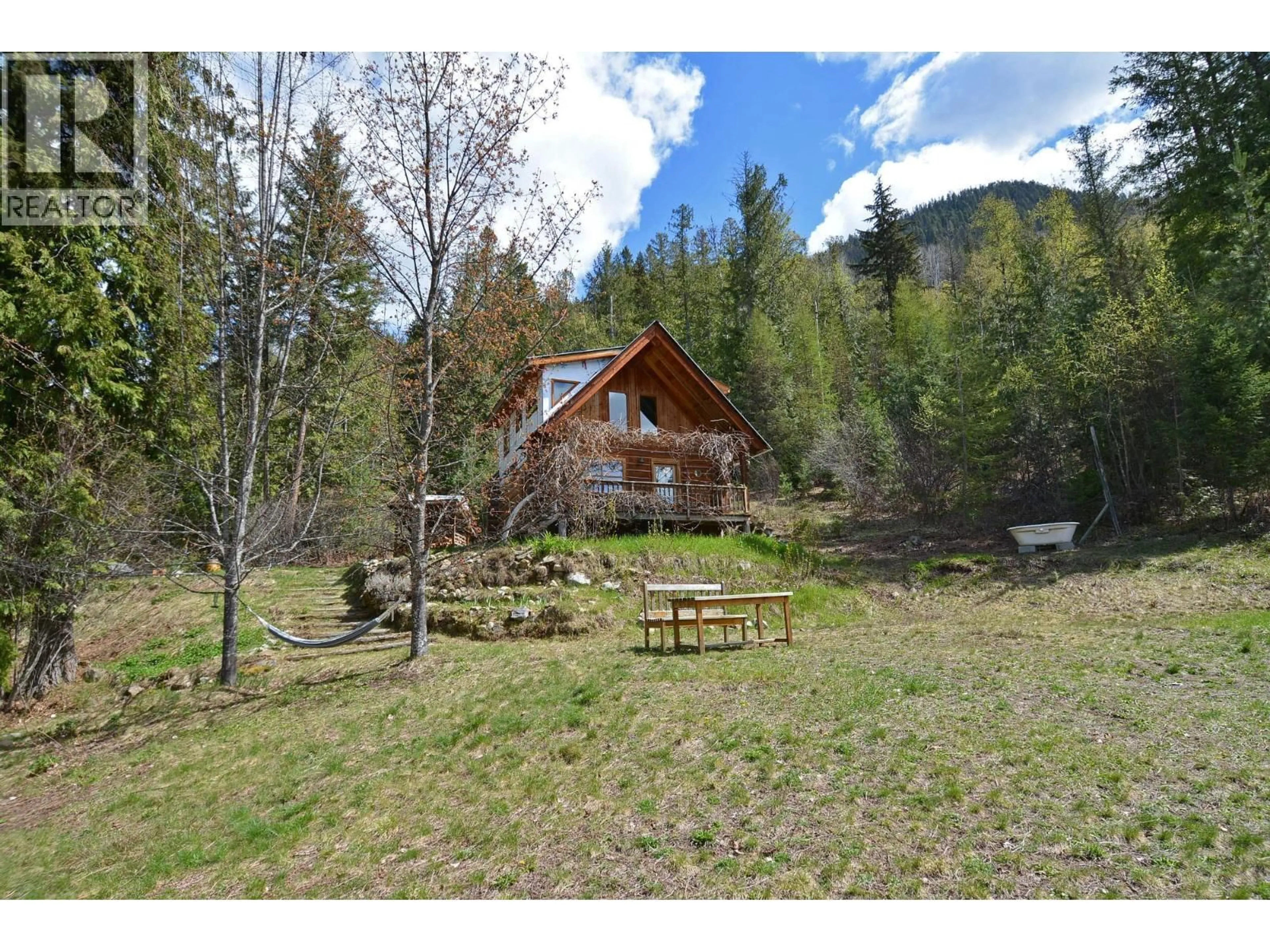 A pic from outside/outdoor area/front of a property/back of a property/a pic from drone, mountain view for 8907 MARTENS ROAD, Slocan British Columbia V1L1C0