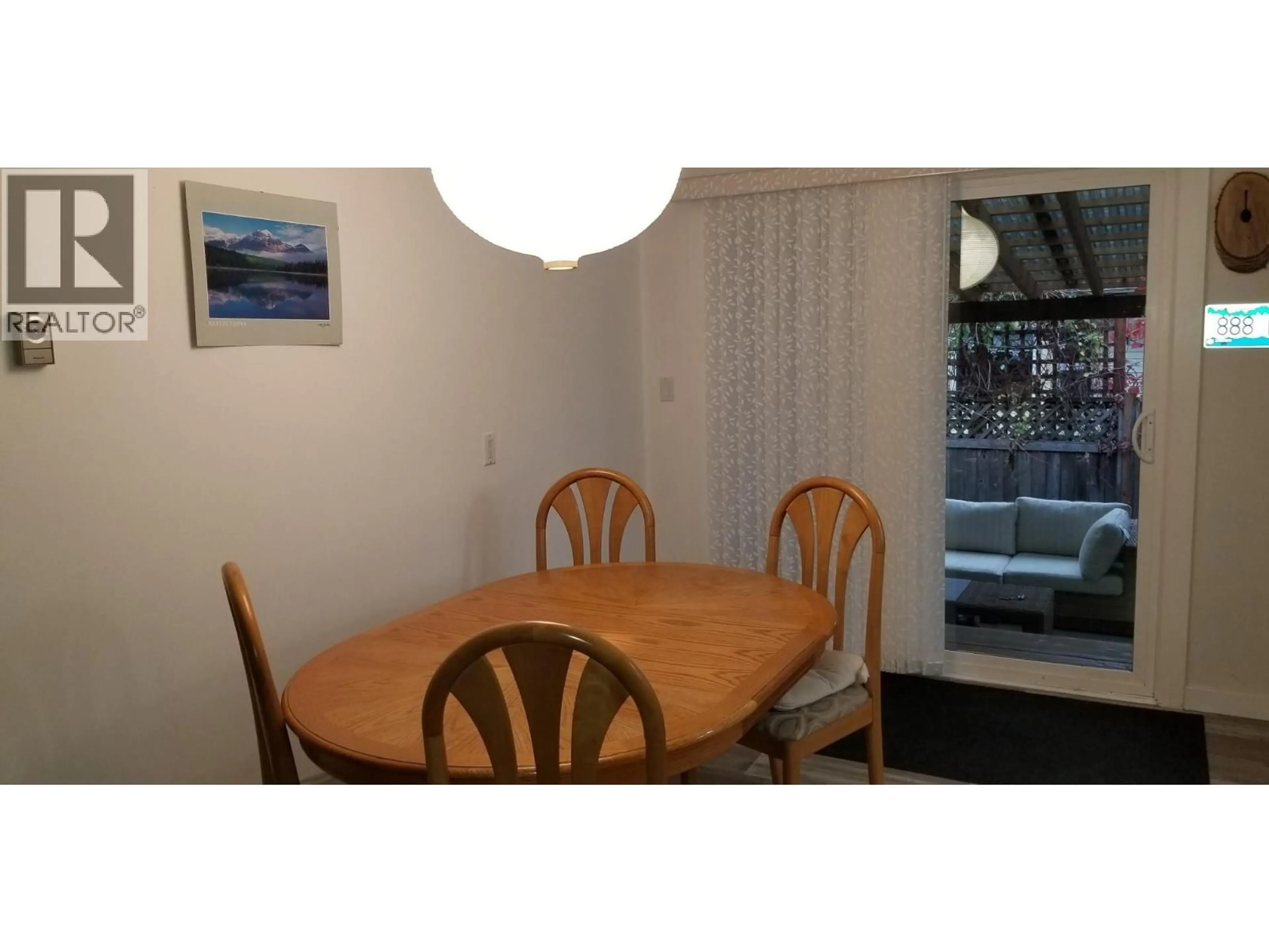 Dining room, wood/laminate floor for 914 COLUMBIA CRESCENT, Nakusp British Columbia V0G1R0