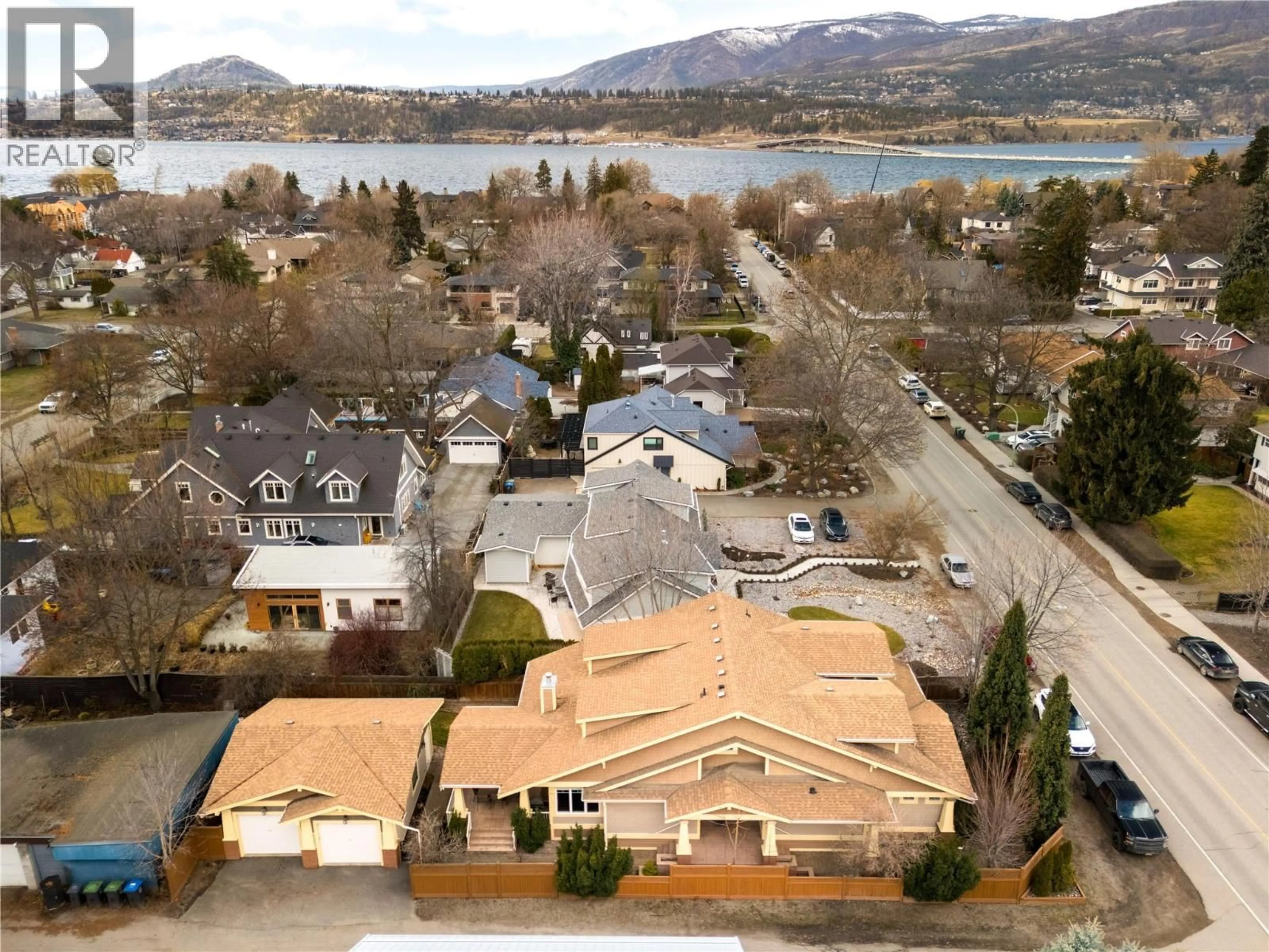 A pic from outside/outdoor area/front of a property/back of a property/a pic from drone, unknown for 451 CADDER AVENUE, Kelowna British Columbia V1Y5N2