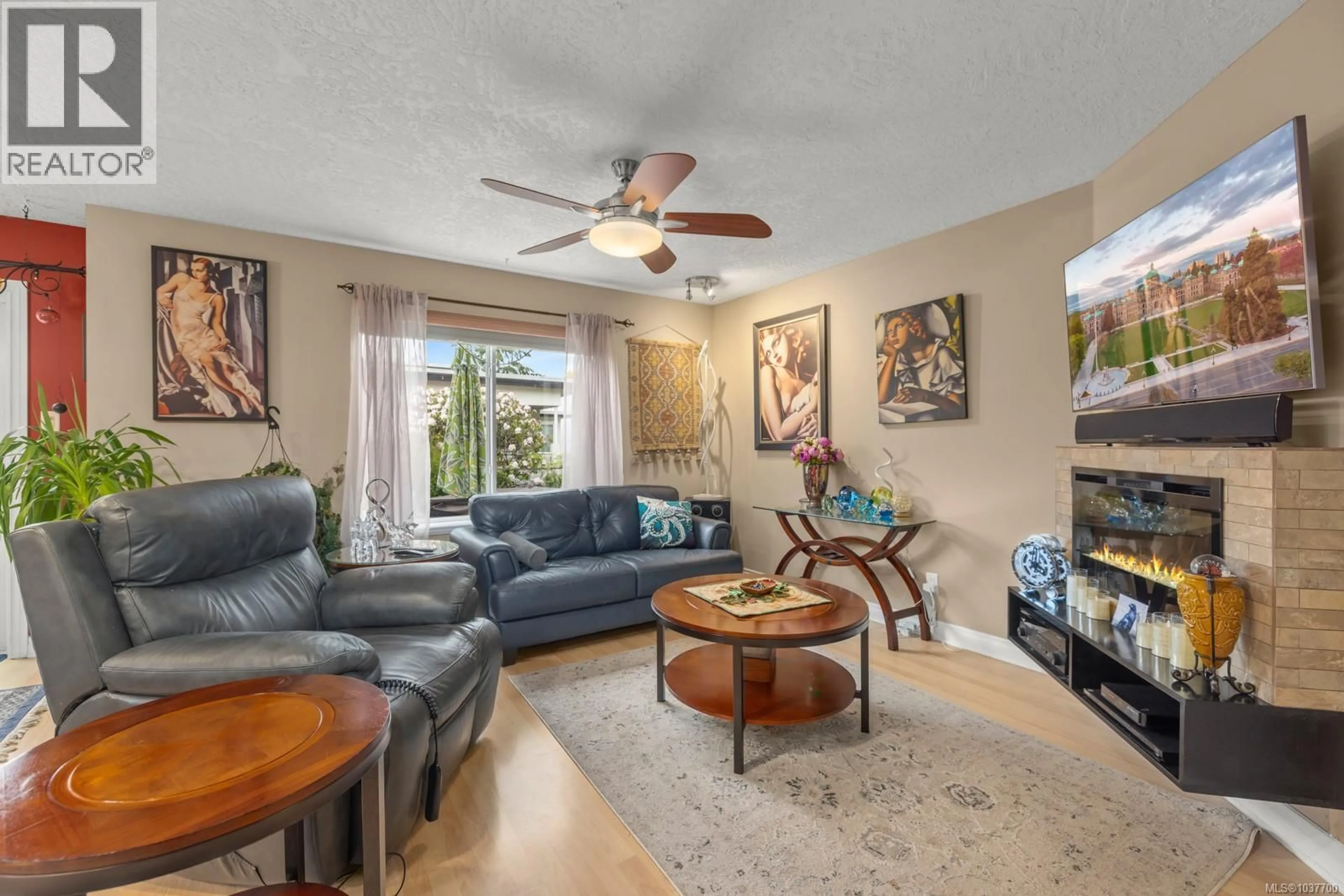 Living room with furniture, unknown for 2902 IRMA STREET, Victoria British Columbia V8Z3R4