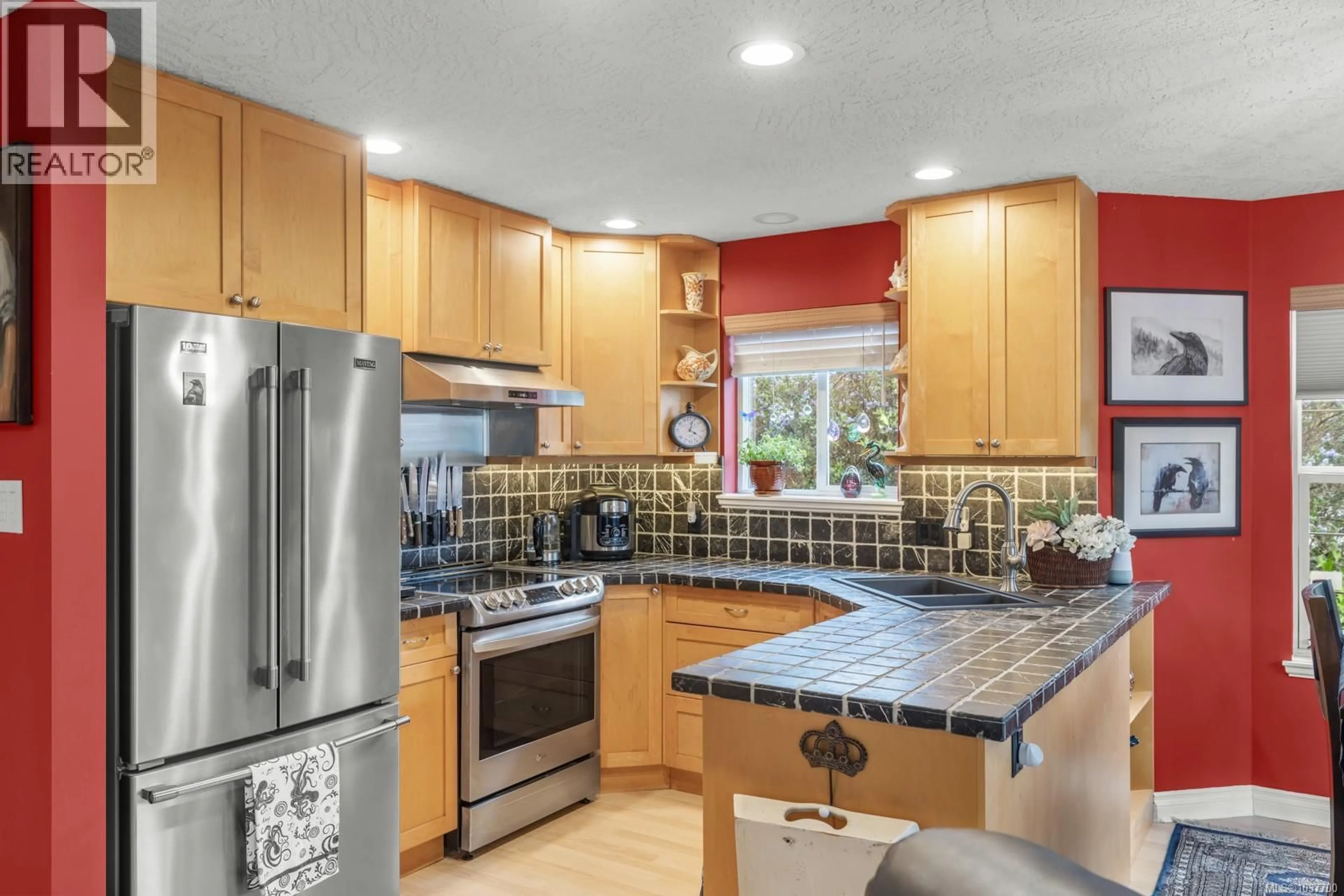 Unknown for 2902 IRMA STREET, Victoria British Columbia V8Z3R4