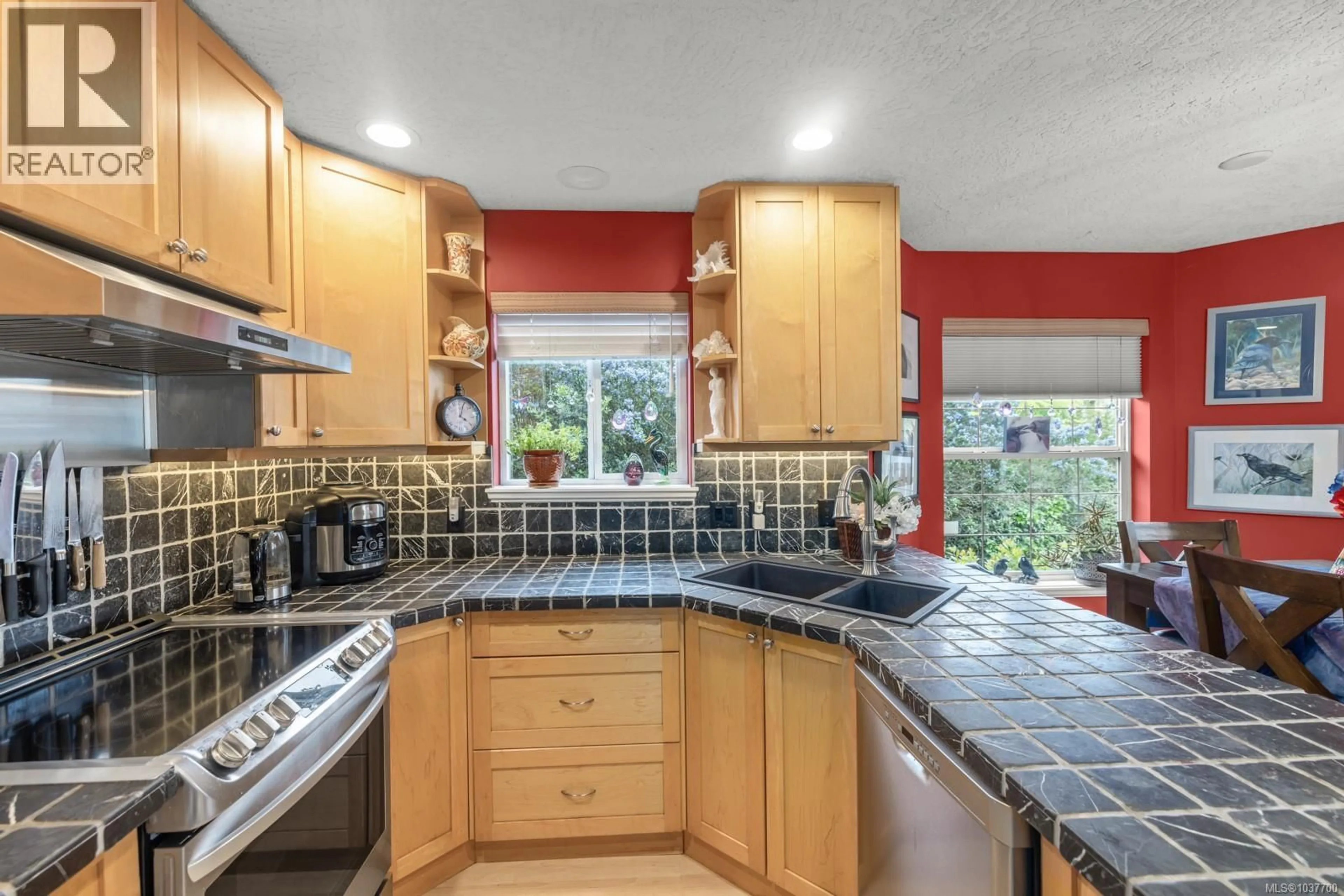 Unknown for 2902 IRMA STREET, Victoria British Columbia V8Z3R4