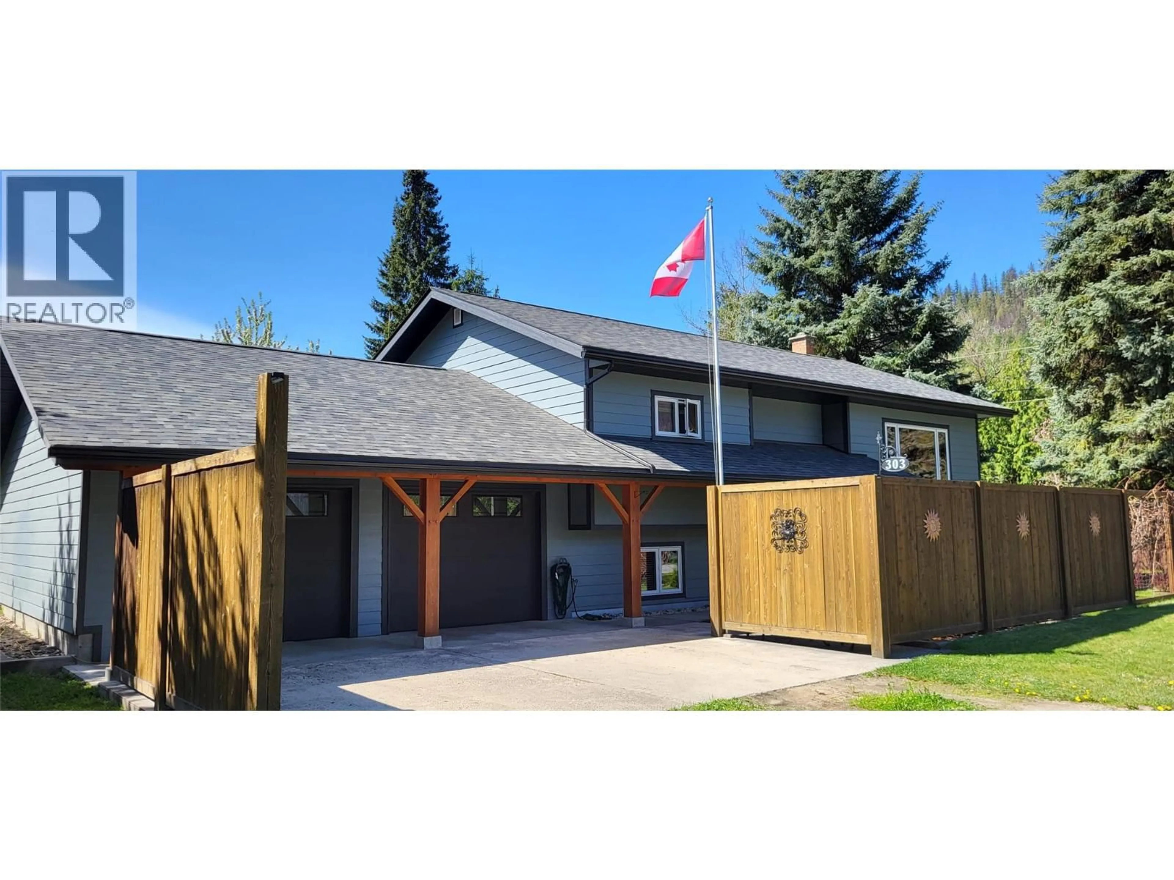 A pic from outside/outdoor area/front of a property/back of a property/a pic from drone, unknown for 303 DELANY AVENUE, Slocan British Columbia V0G2C0