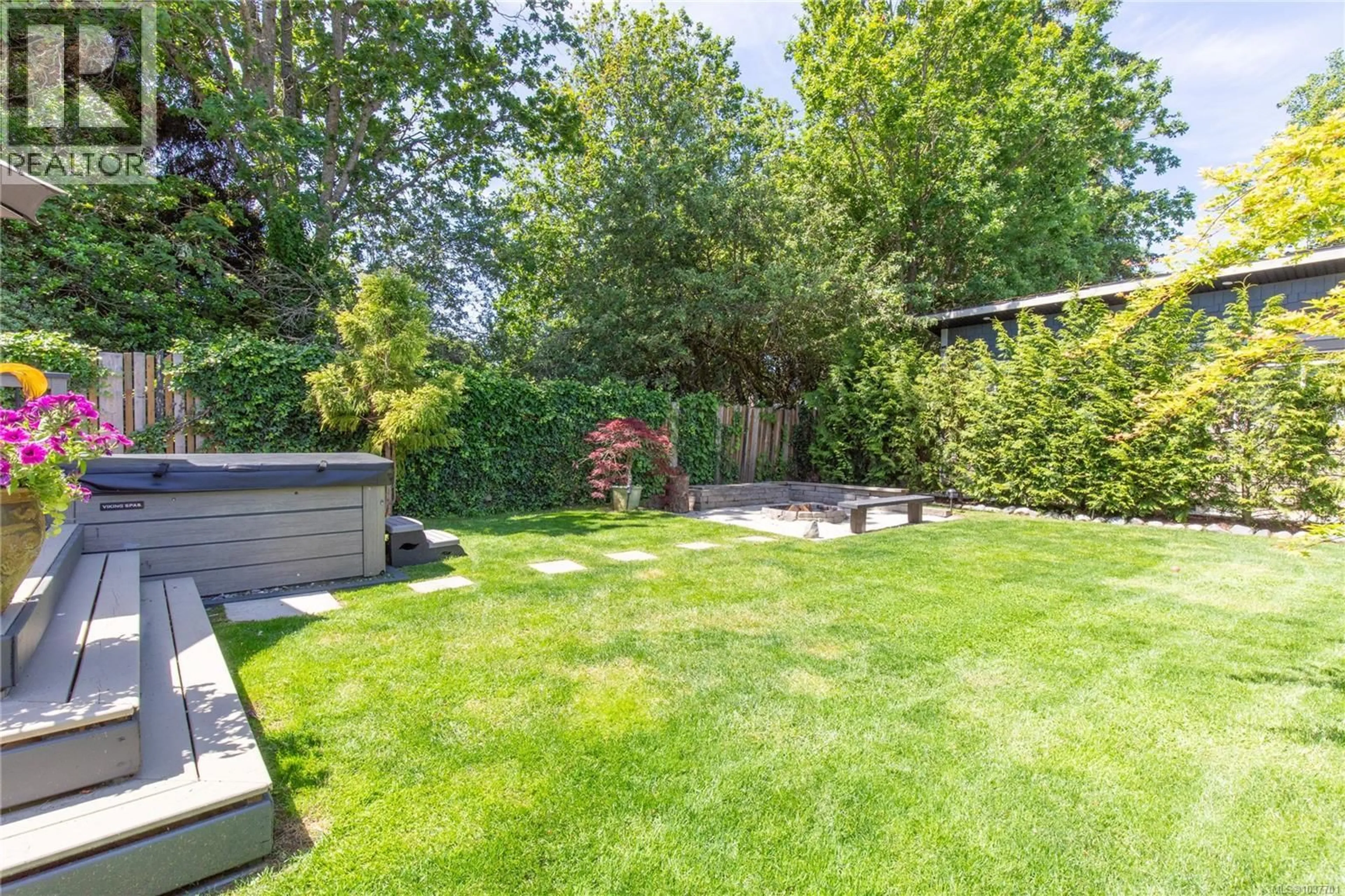 Patio, street for 226 HAREWOOD ROAD, Nanaimo British Columbia V9R2Y9