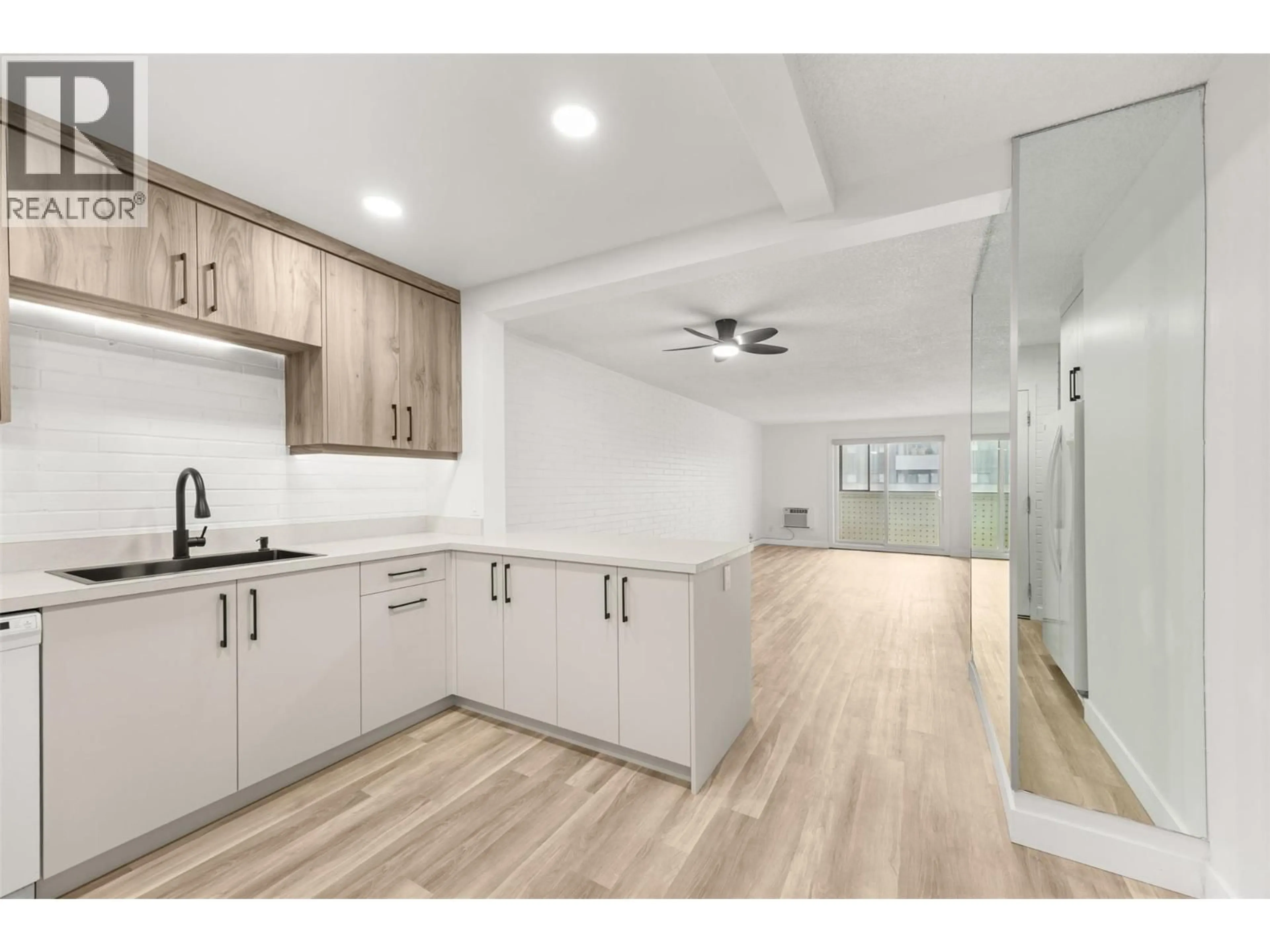 Open concept kitchen, unknown for 104 - 1915 PACIFIC COURT, Kelowna British Columbia V1Y8B3