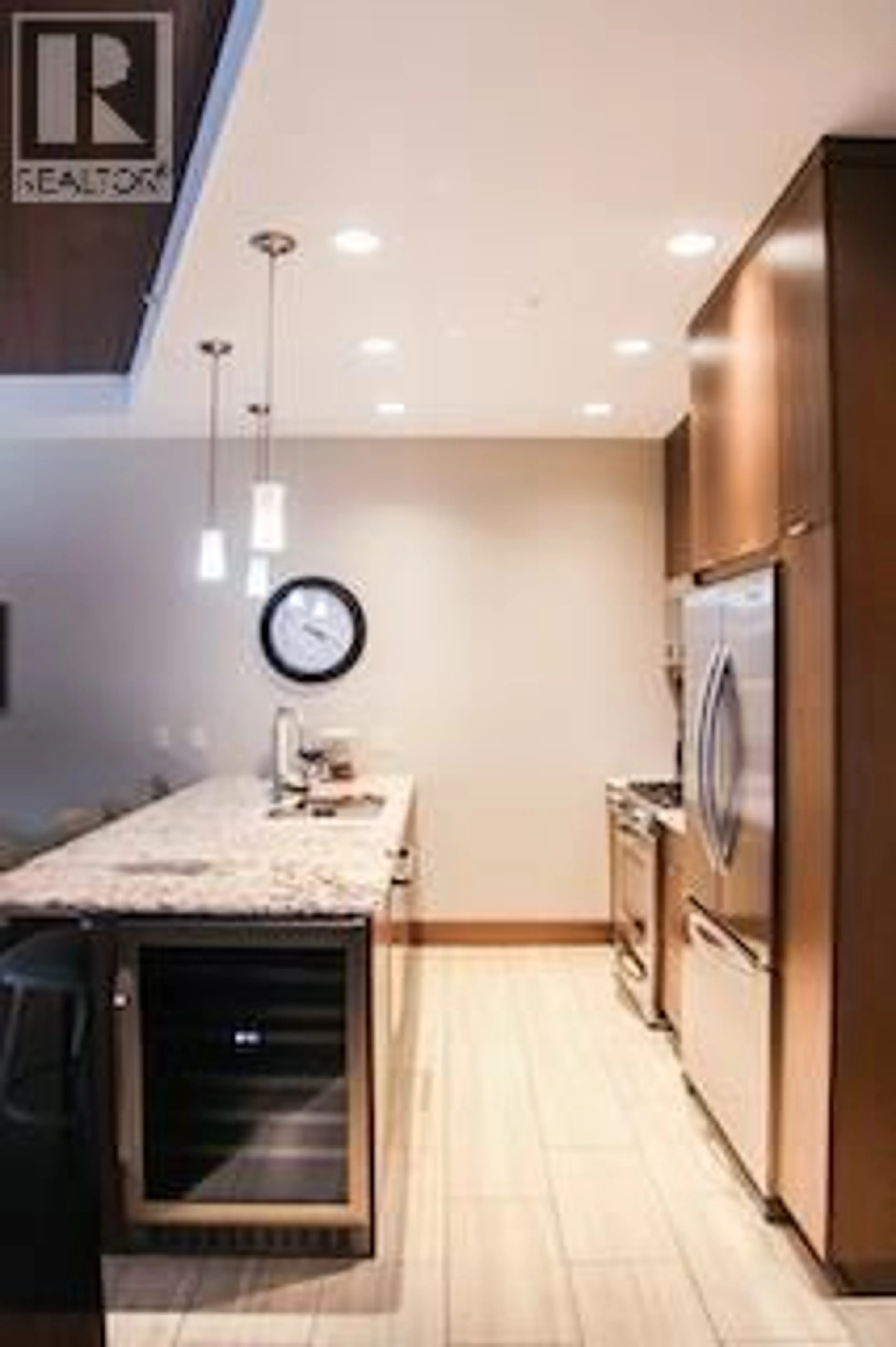 Contemporary kitchen, ceramic/tile floor for 3H - 101 DORMIE DRIVE, Vernon British Columbia V1H1Y6