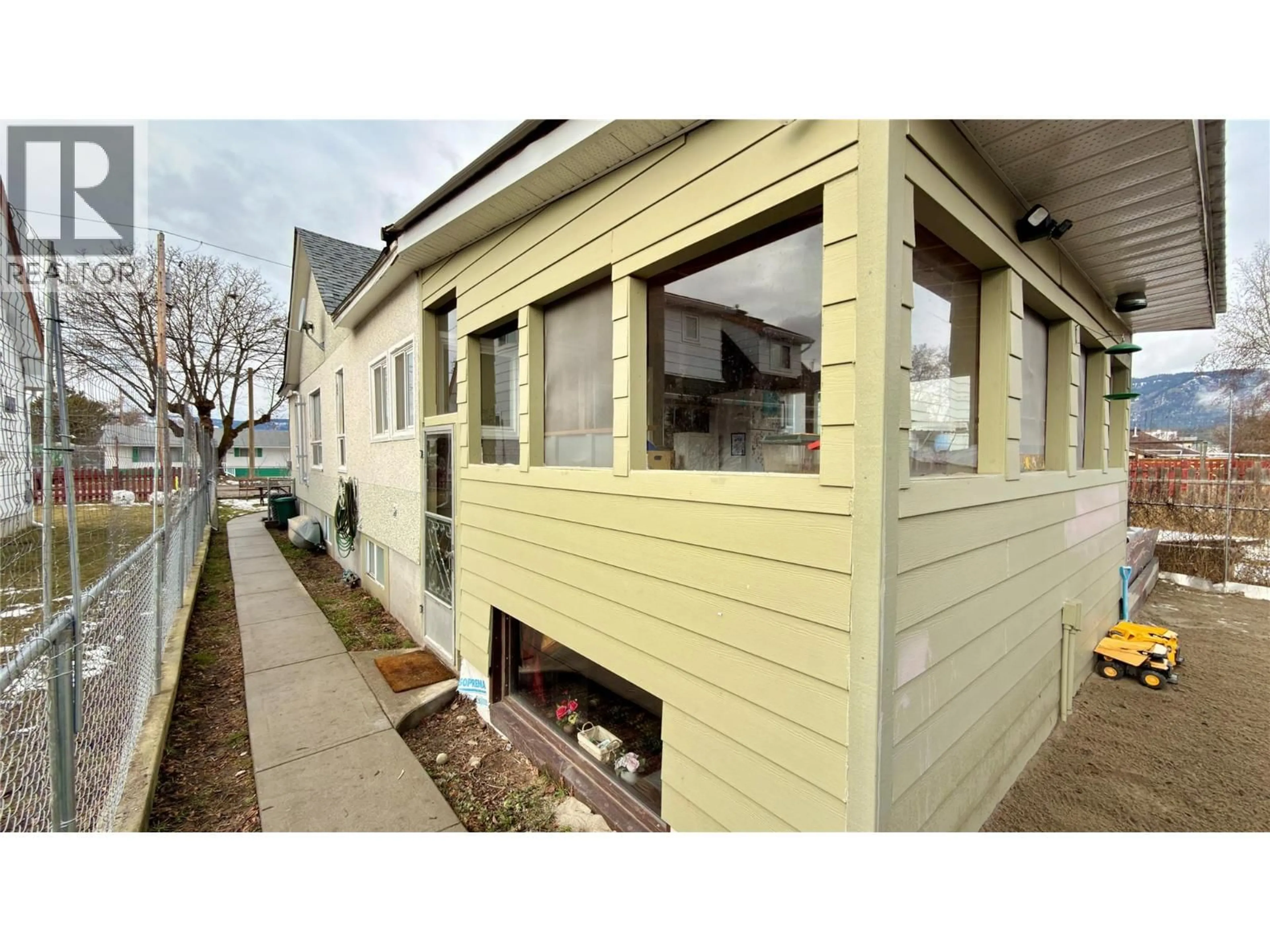 Home with vinyl exterior material, street for 7148 18TH STREET, Grand Forks British Columbia V0H1H2