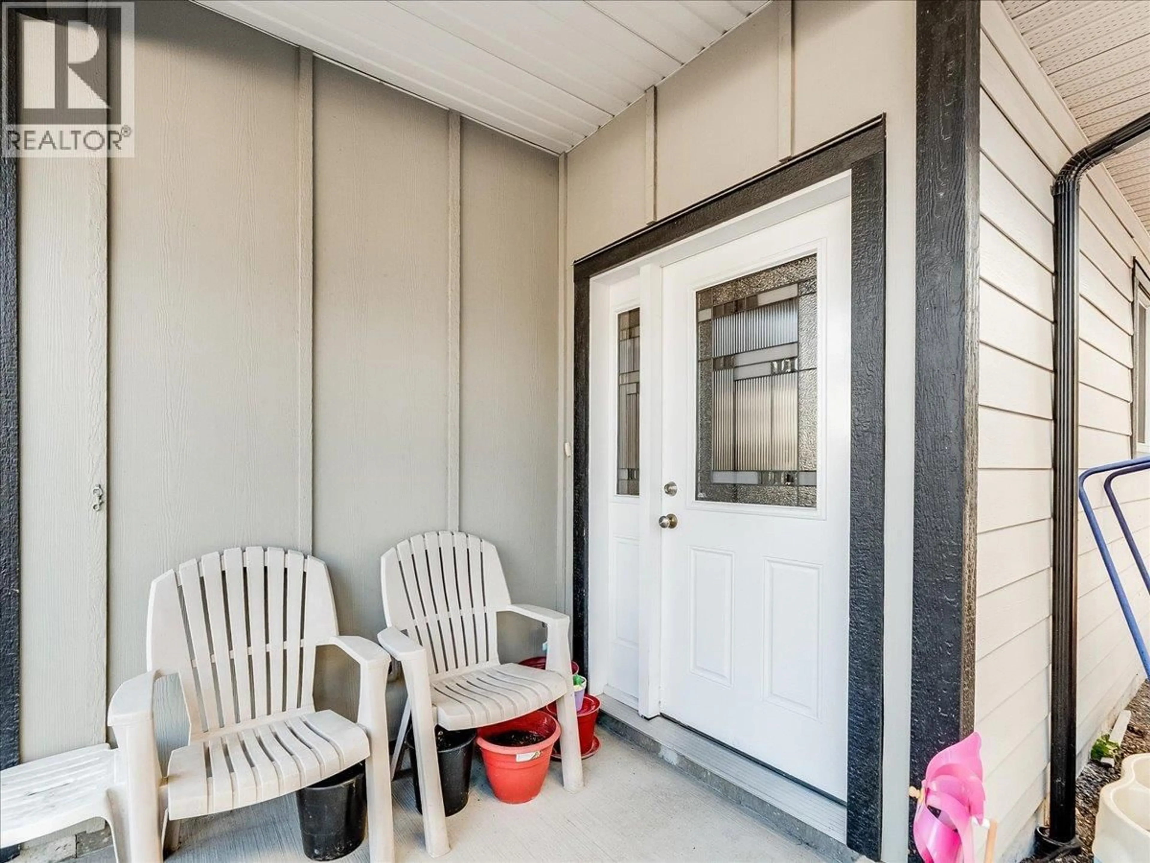 Indoor entryway for 6 - 625 11TH AVENUE, Castlegar British Columbia V1N1J7