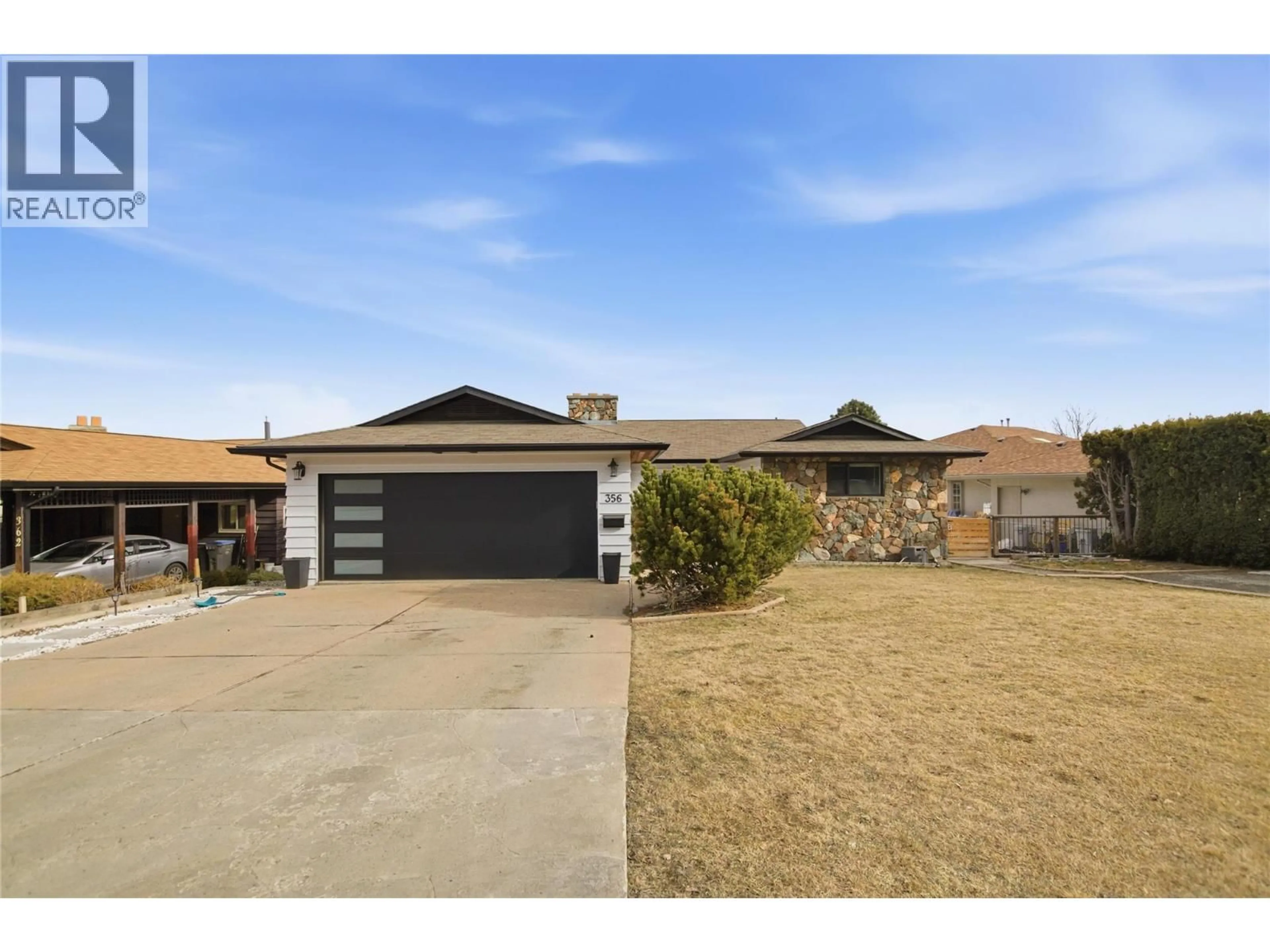 A pic from outside/outdoor area/front of a property/back of a property/a pic from drone, street for 356 GLENEAGLES DRIVE, Kamloops British Columbia V2E1Z4