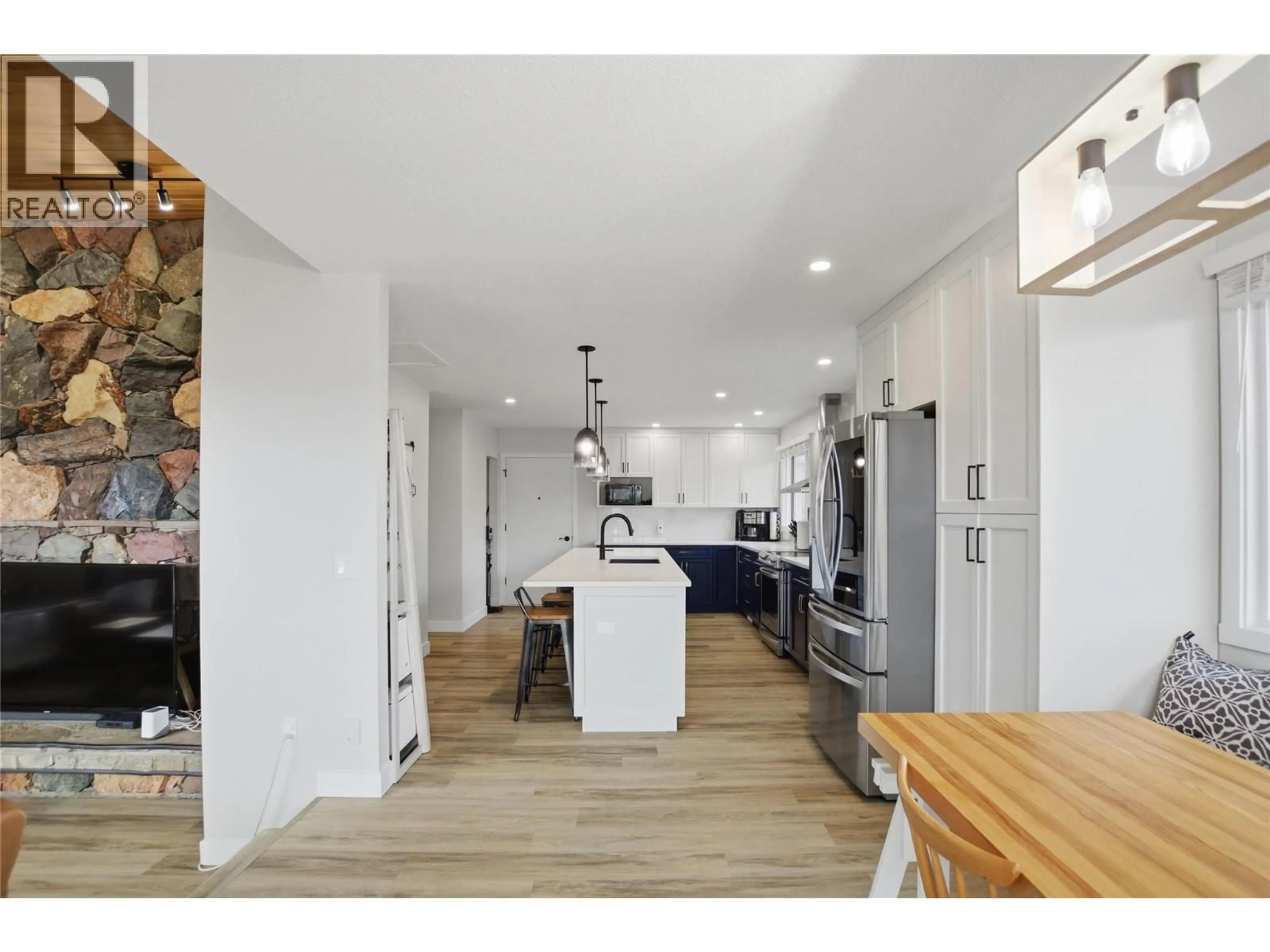 Open concept kitchen, unknown for 356 GLENEAGLES DRIVE, Kamloops British Columbia V2E1Z4